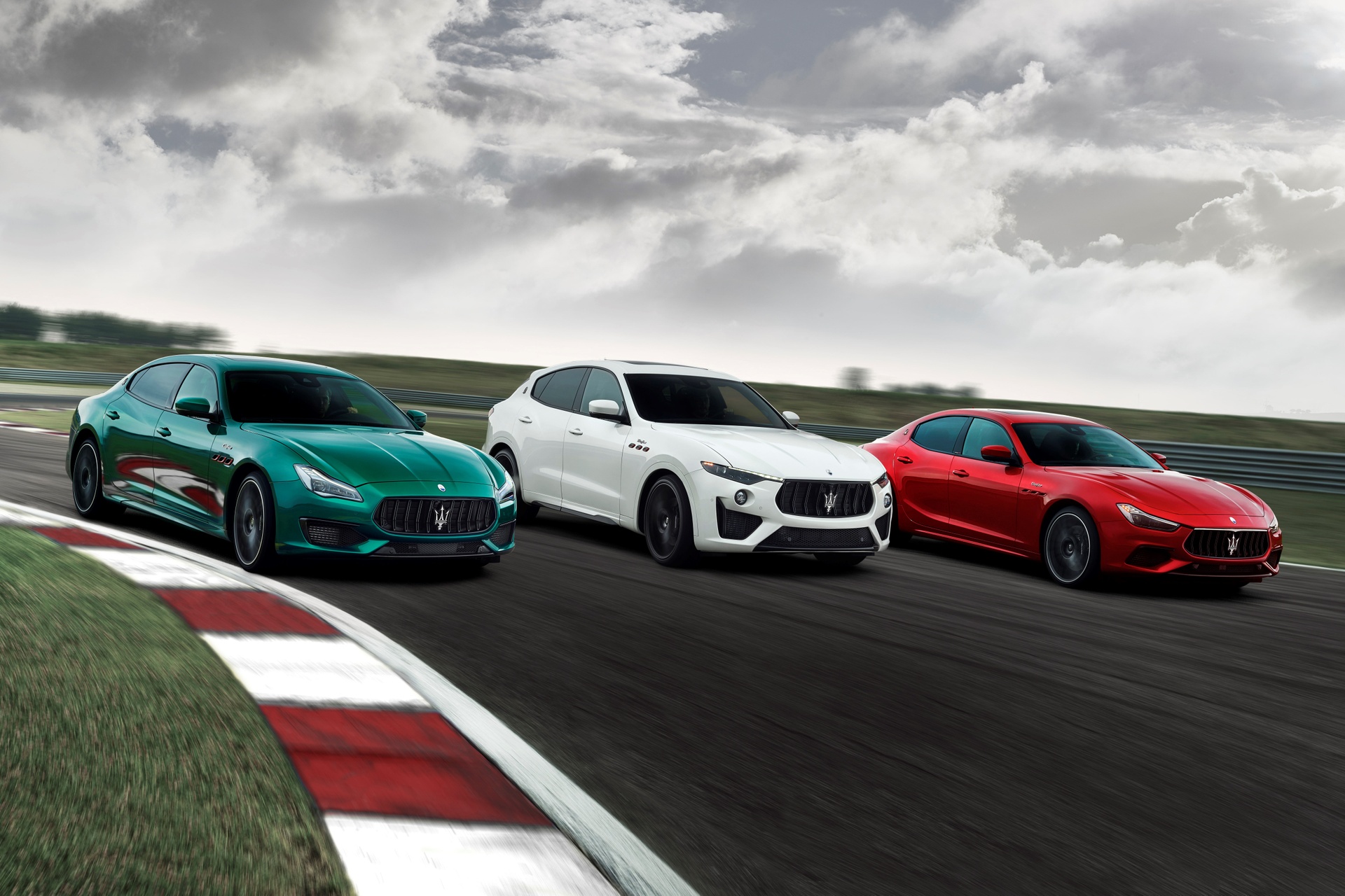 Maserati Levante Trofeo 2021 anh 1