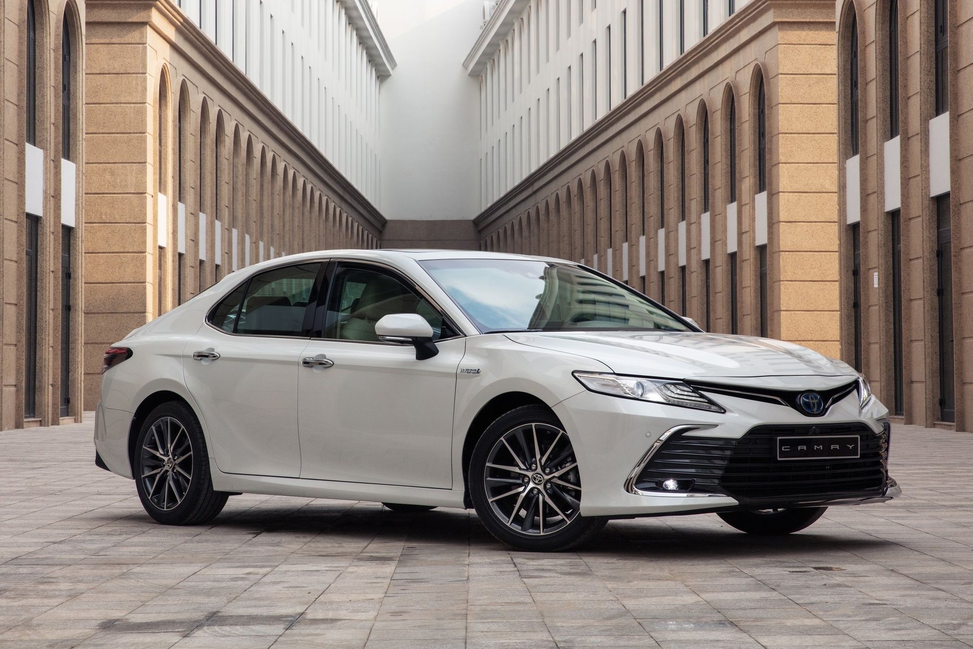 Toyota Camry 2022 anh 2
