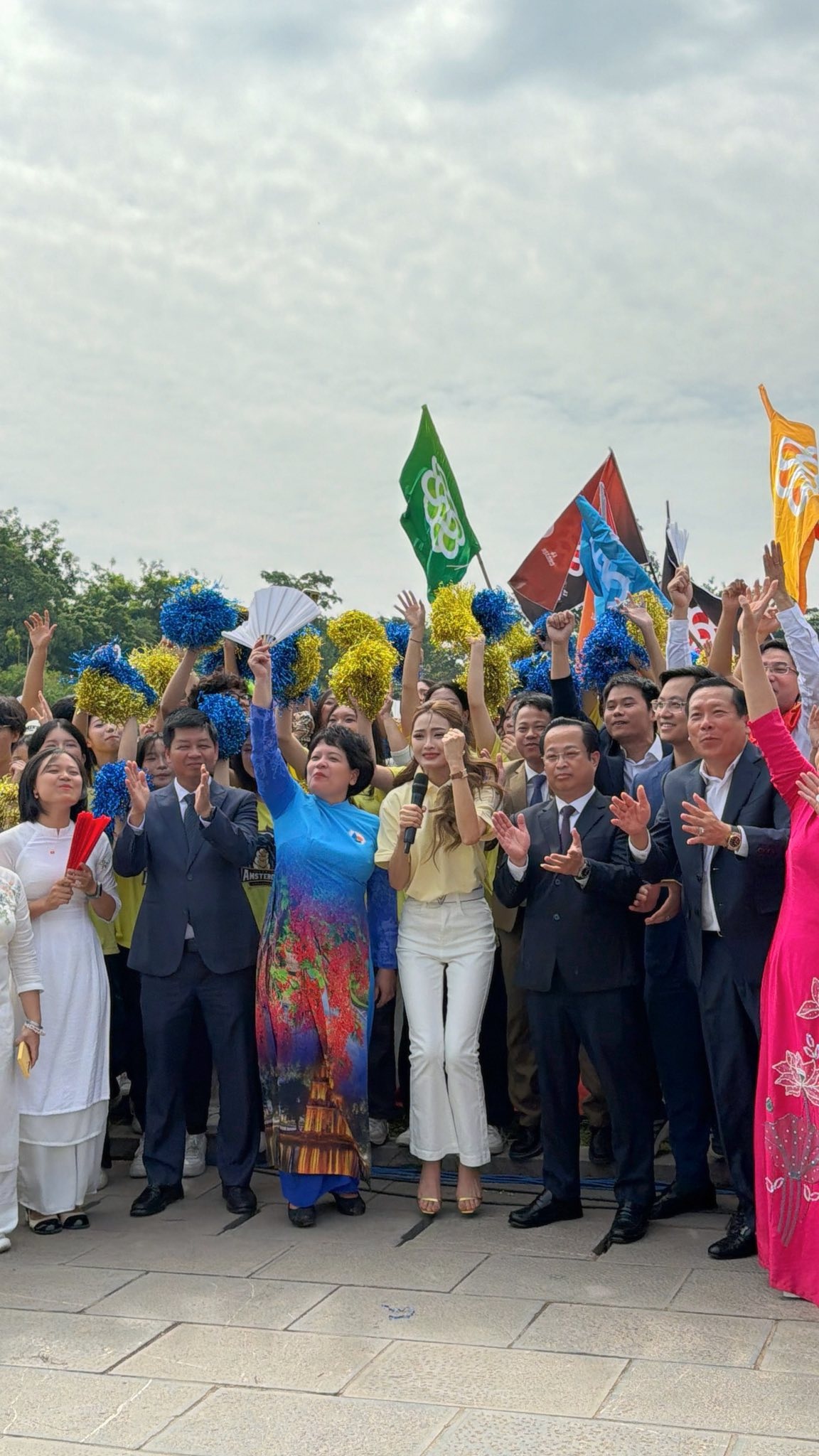 MC Duong len dinh Olympia anh 2