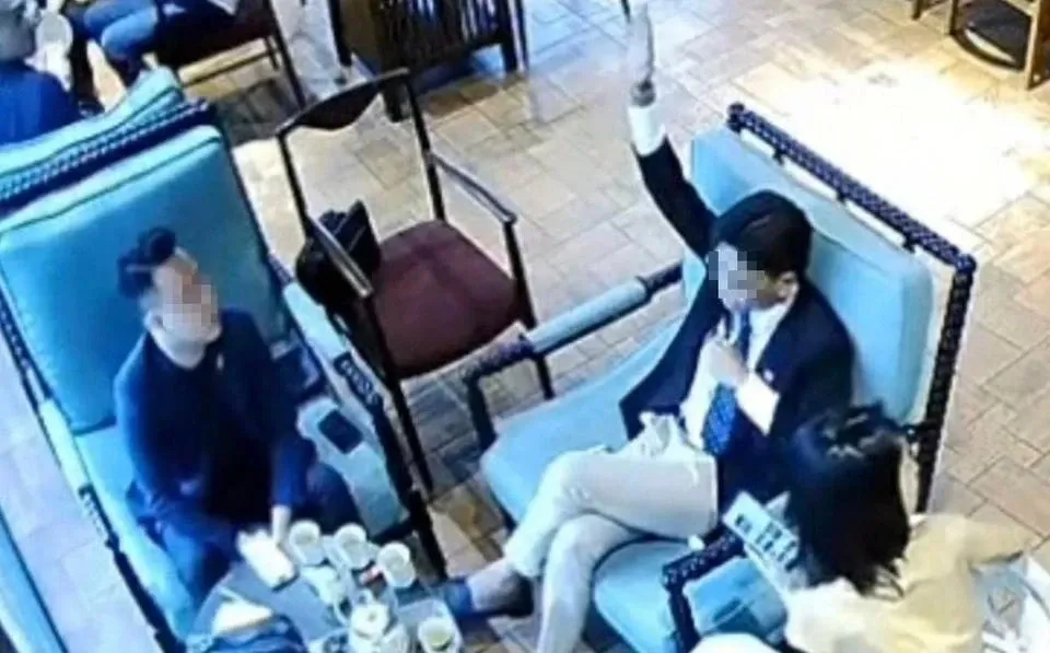 'Tổng tài' ra lệnh đánh người ở quán cà phê đối diện với mức án nào?