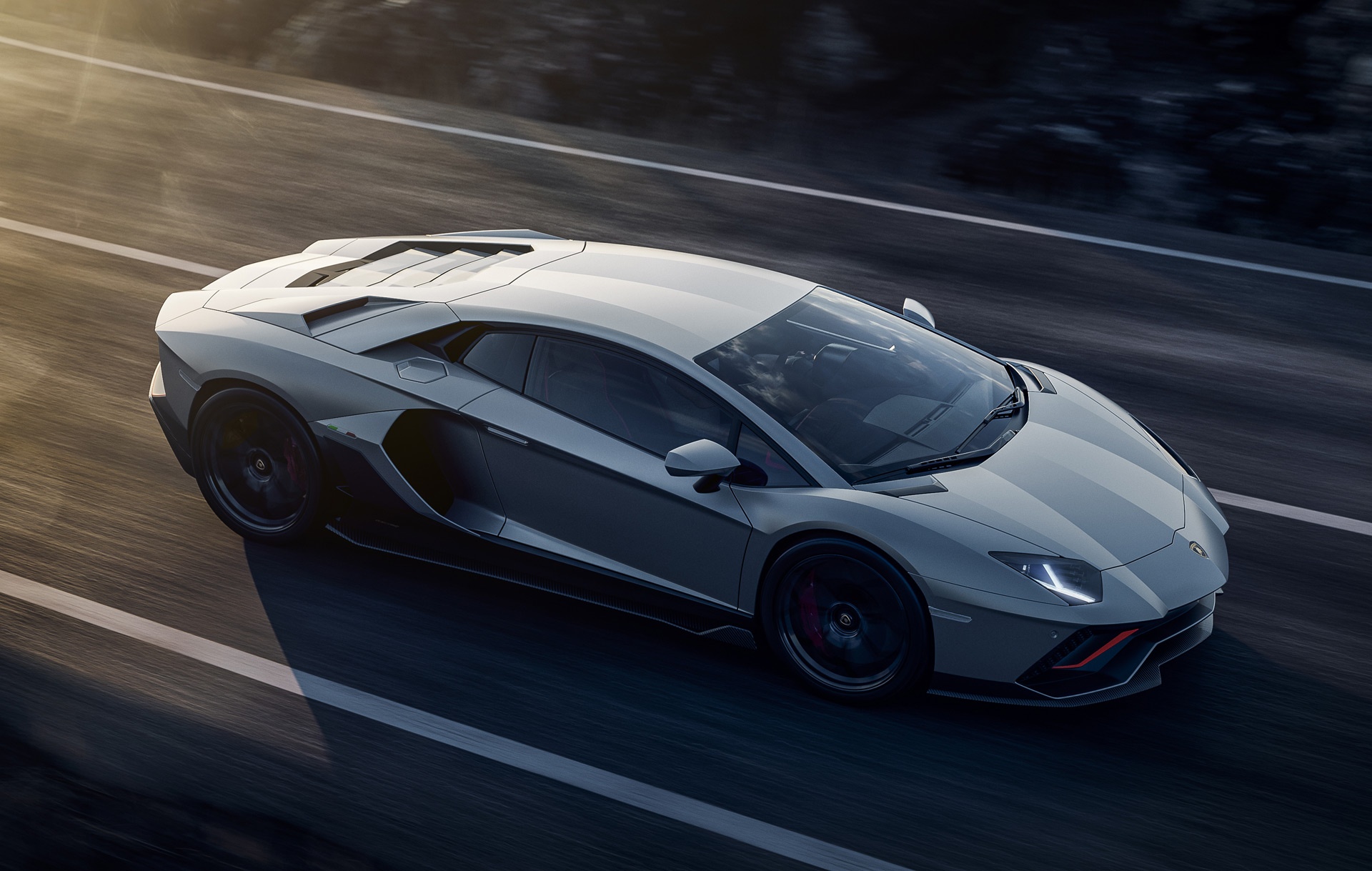 Sieu xe Lamborghini dung dong co hybrid V12 anh 1