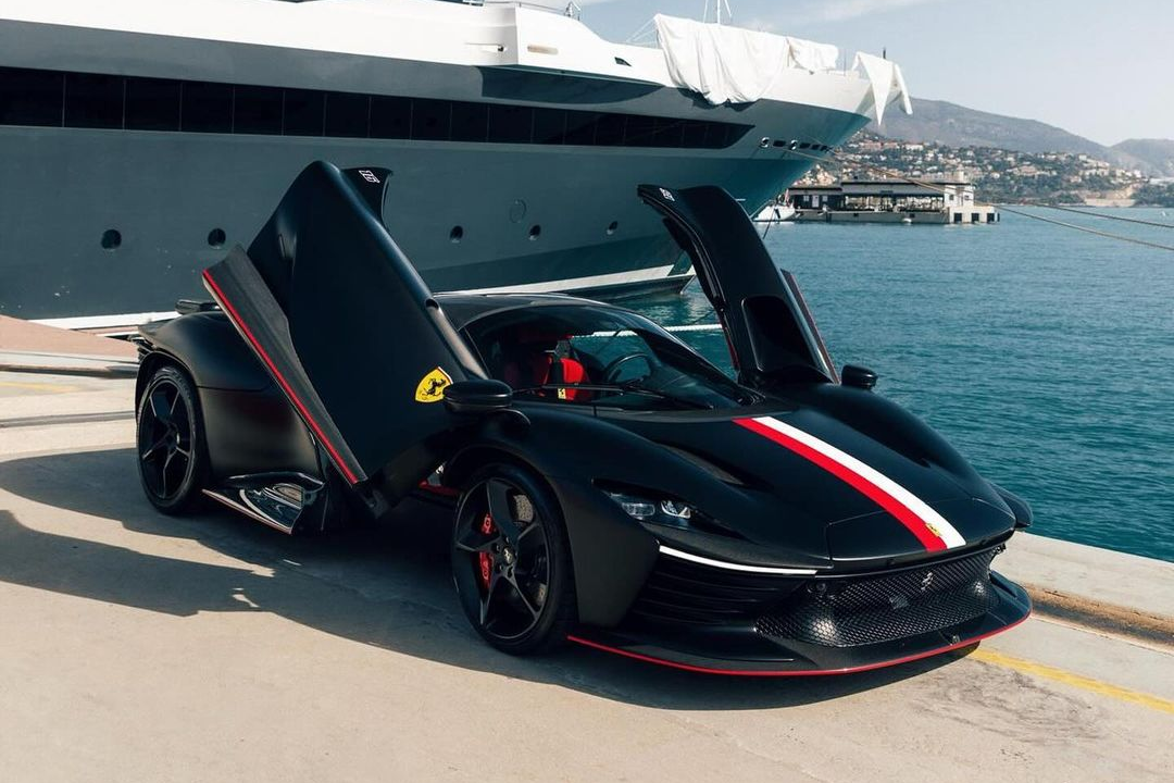 Charles Leclerc sở hữu siêu xe Ferrari Daytona SP3 hơn 2,3 triệu USD