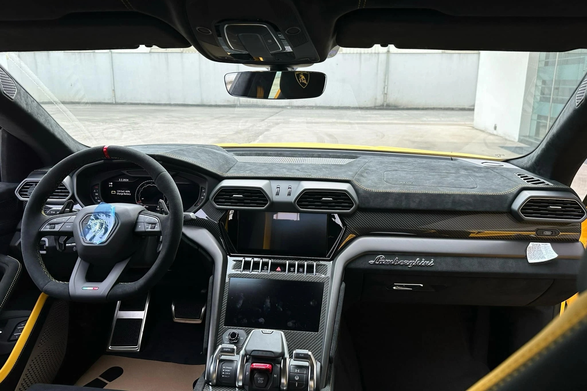 Siêu SUV Lamborghini Urus Performante mang biển số 'thần tài'