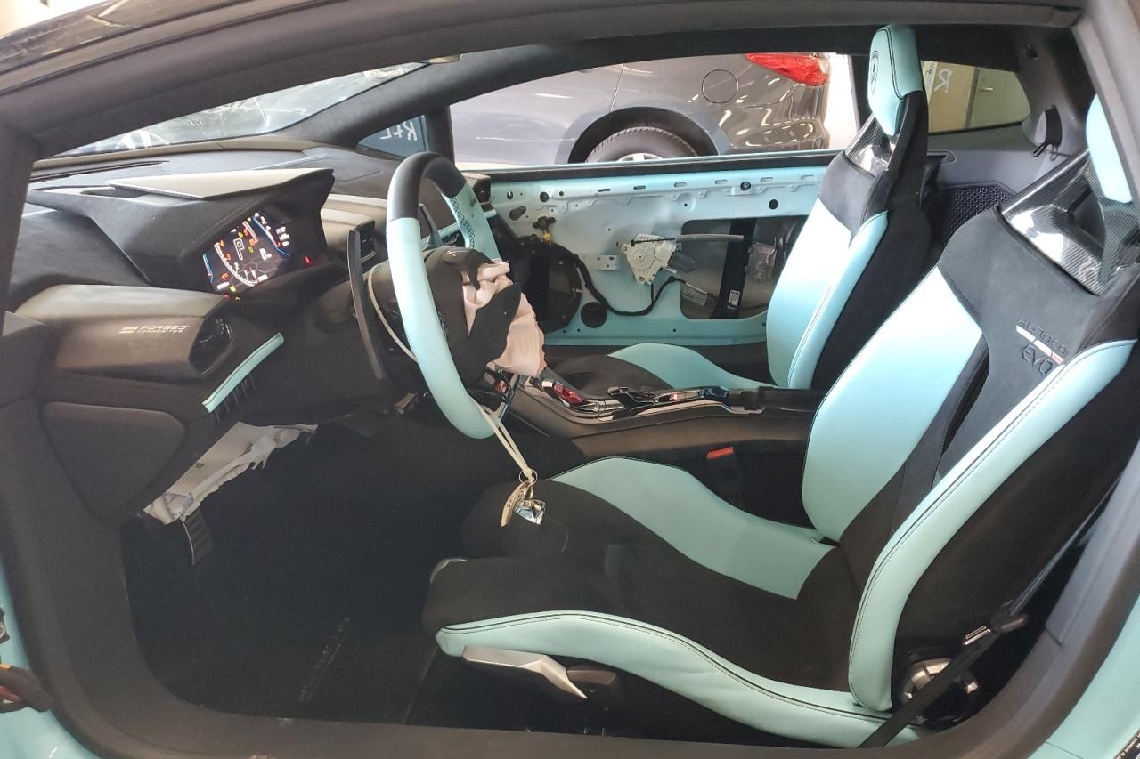 Lamborghini Huracan Evo RWD vỡ nát đầu được định giá 100.000 USD