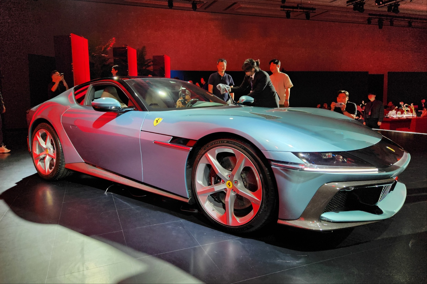xe sang,  han quoc,  nhap khau,  gangnam,  tang truong,  con sot,  mercedes,  benz,  mercedes-benz,  bmw,  maybach,  mercedes-maybach anh 1