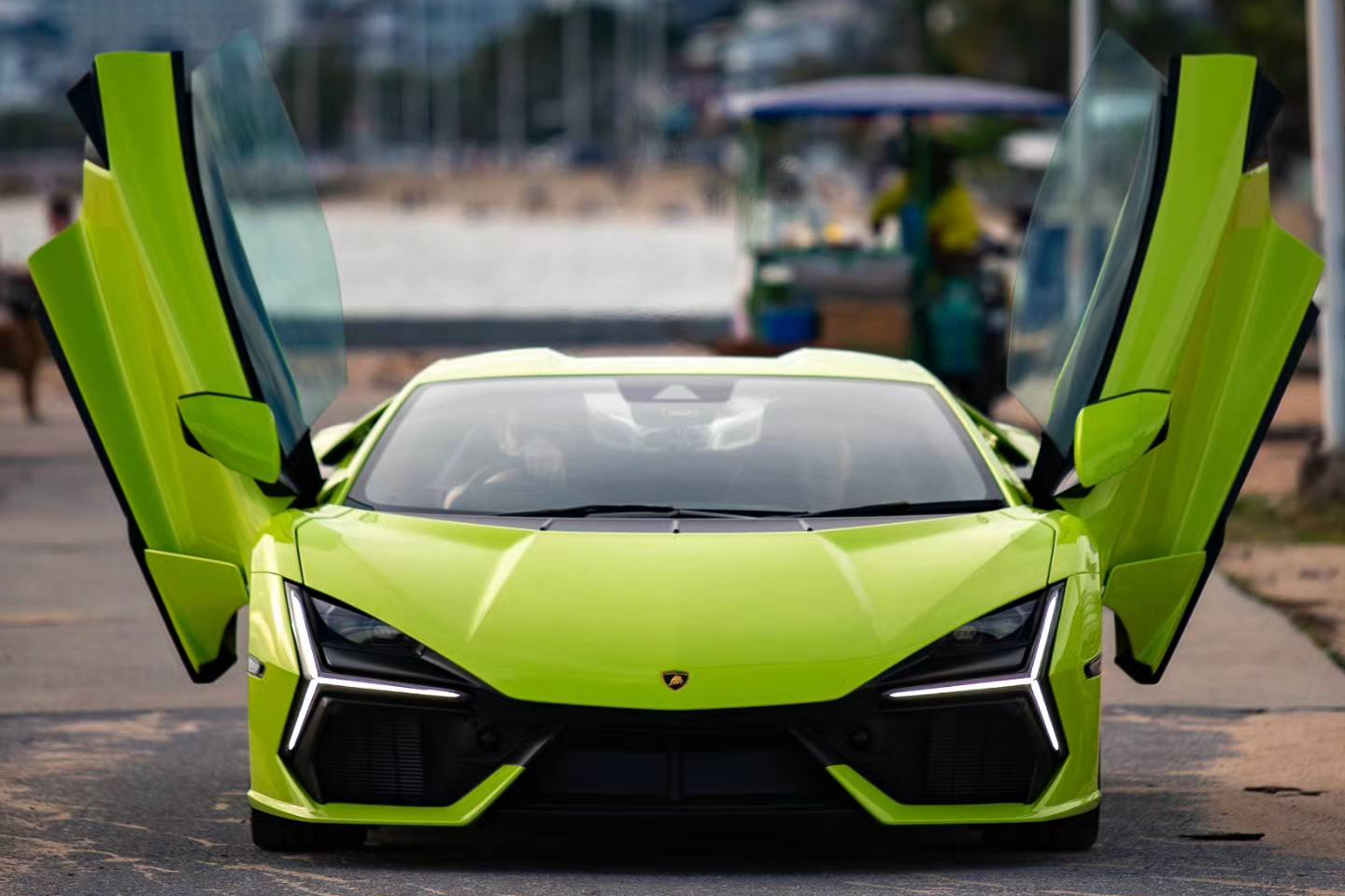 Loạt siêu xe Lamborghini Revuelto có mặt tại Singapore