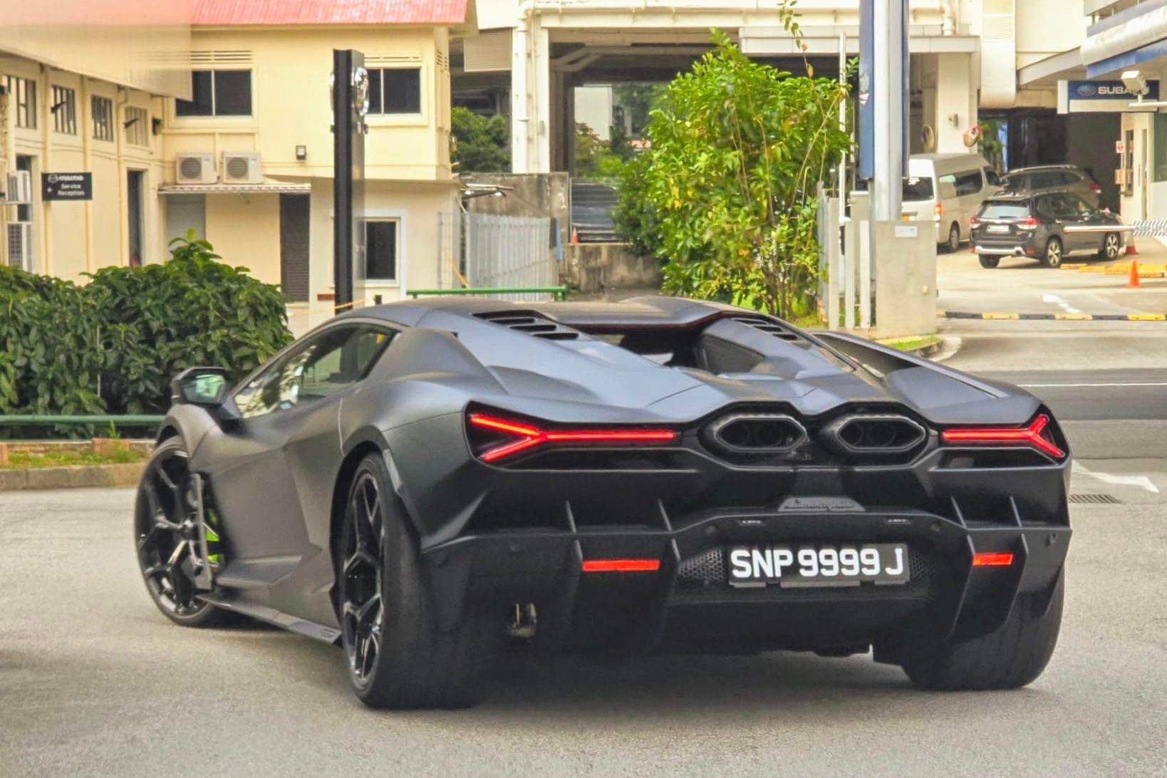 Loạt siêu xe Lamborghini Revuelto có mặt tại Singapore