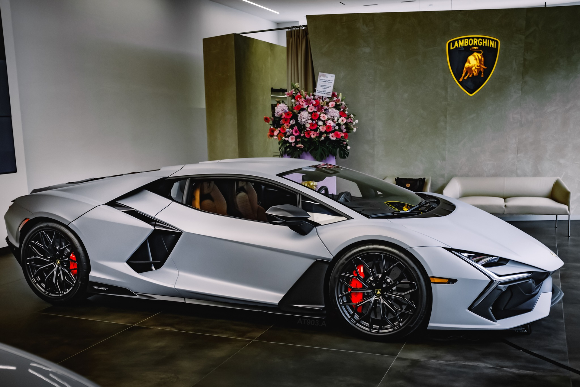 Loạt siêu xe Lamborghini Revuelto có mặt tại Singapore