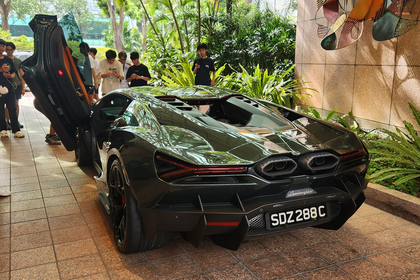 Loạt siêu xe Lamborghini Revuelto có mặt tại Singapore