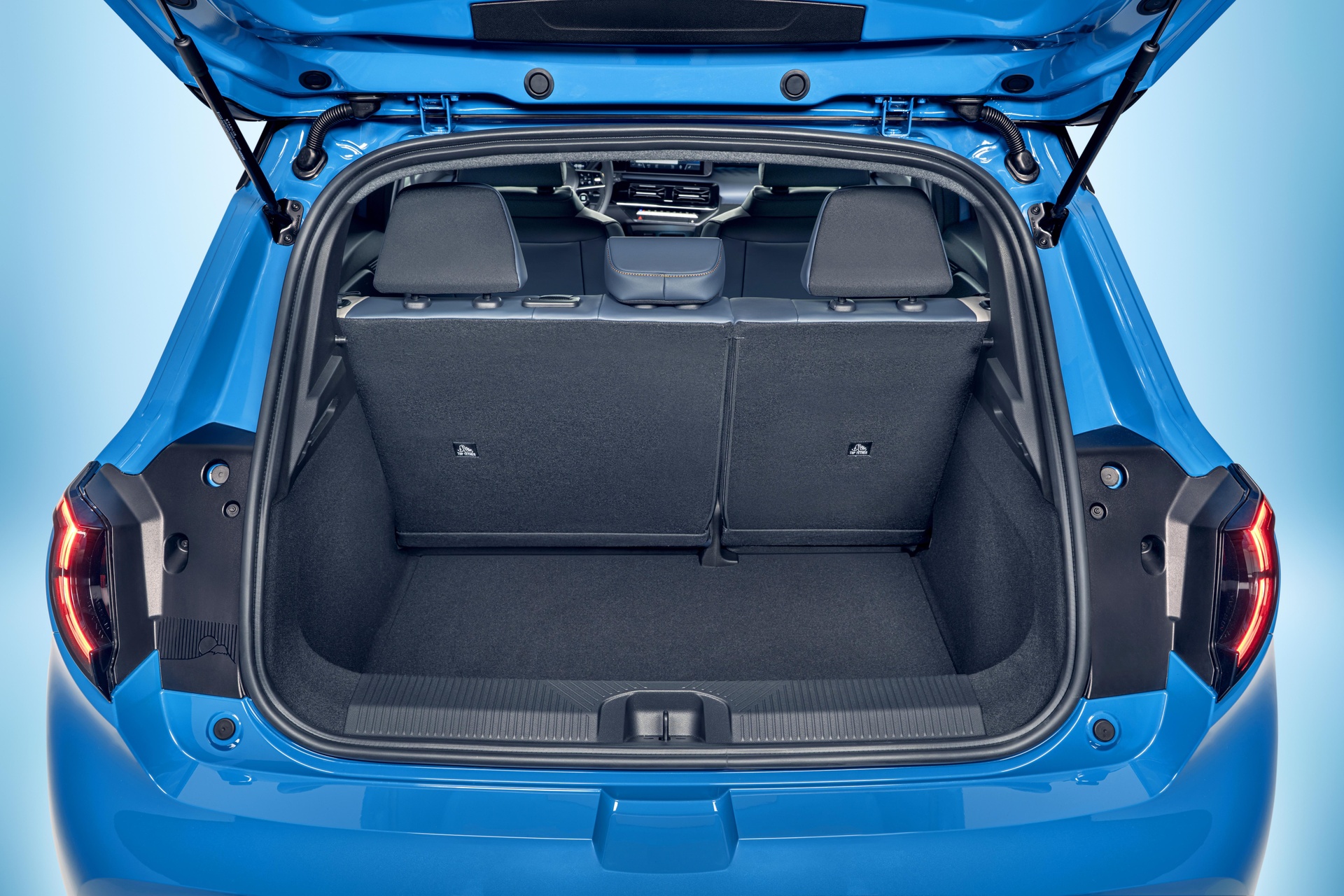 nissan,  micra,  nissan micra,  xe dien,  ev,  renault,  renault 5 e-tech,  hatchback,  hang b anh 16