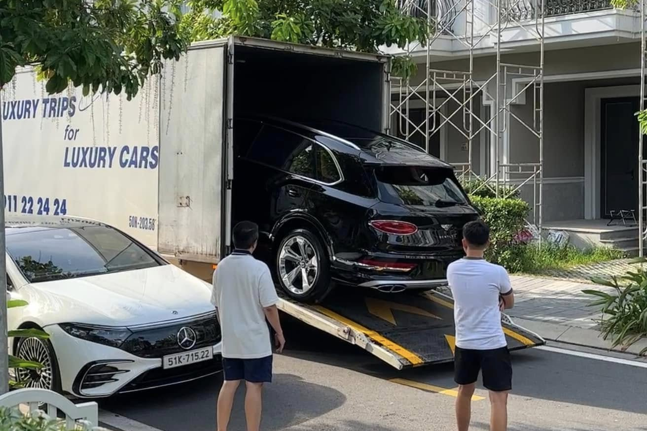 nguyen quoc vu,  doan di bang,  thai cong,  hang gia,  bo suu tap xe,  lamborghini,  ducati,  bentley,  mercedes,  urus,  ktm anh 9