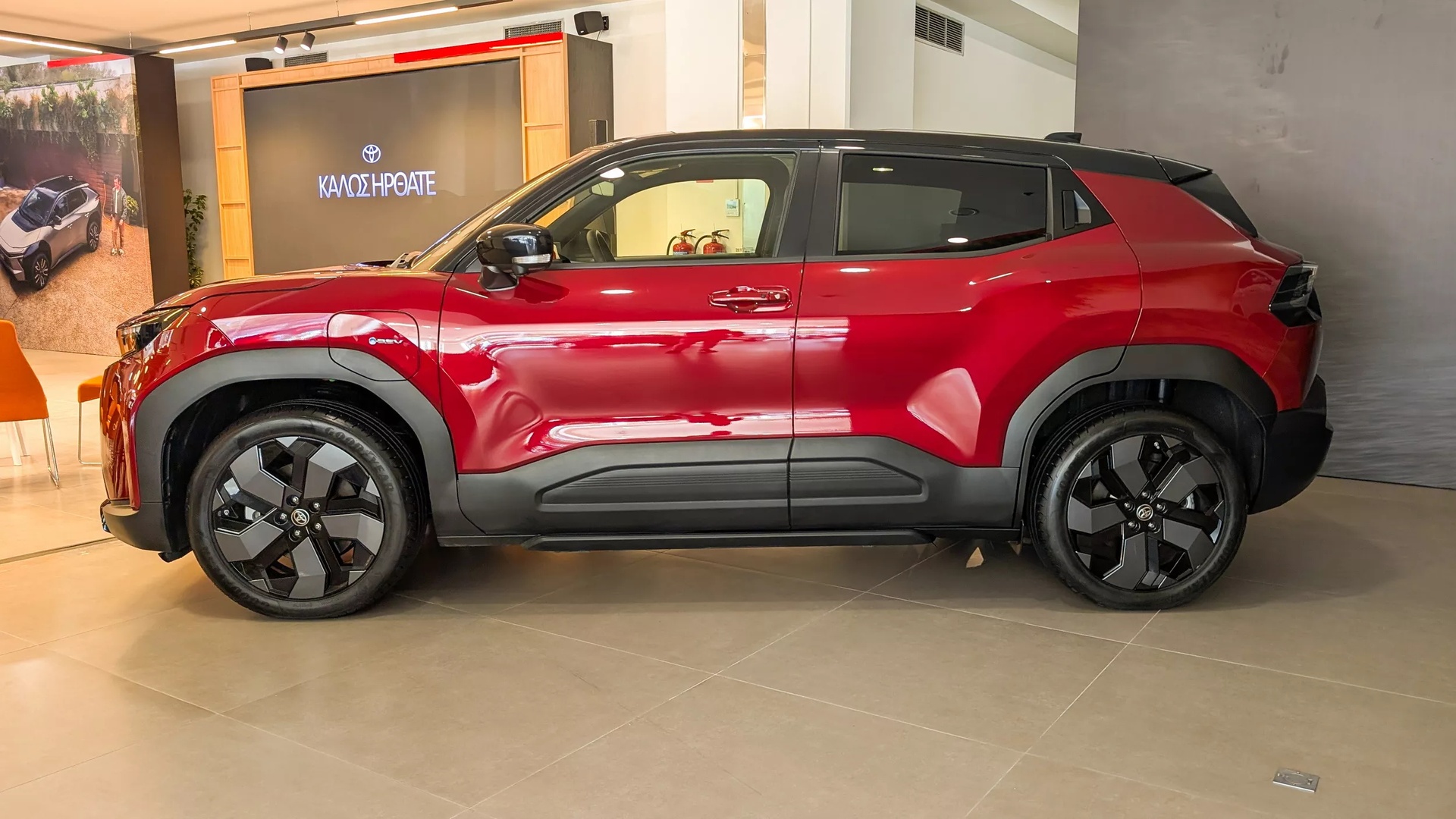 xe dien,  ev,  suv,  suv hang b,  toyota,  urban cruiser,  toyota urban cruiser,  suzuki,  e Vitara,  suzuki e Vitara,  eVitara,  suzuki eVitara anh 4