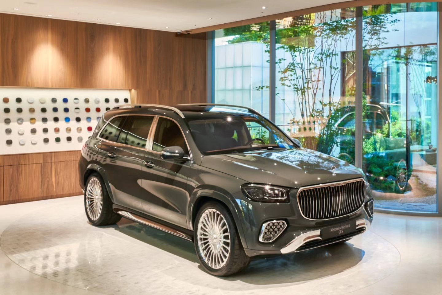 xe sang,  han quoc,  nhap khau,  gangnam,  tang truong,  con sot,  mercedes,  benz,  mercedes-benz,  bmw,  maybach,  mercedes-maybach anh 3