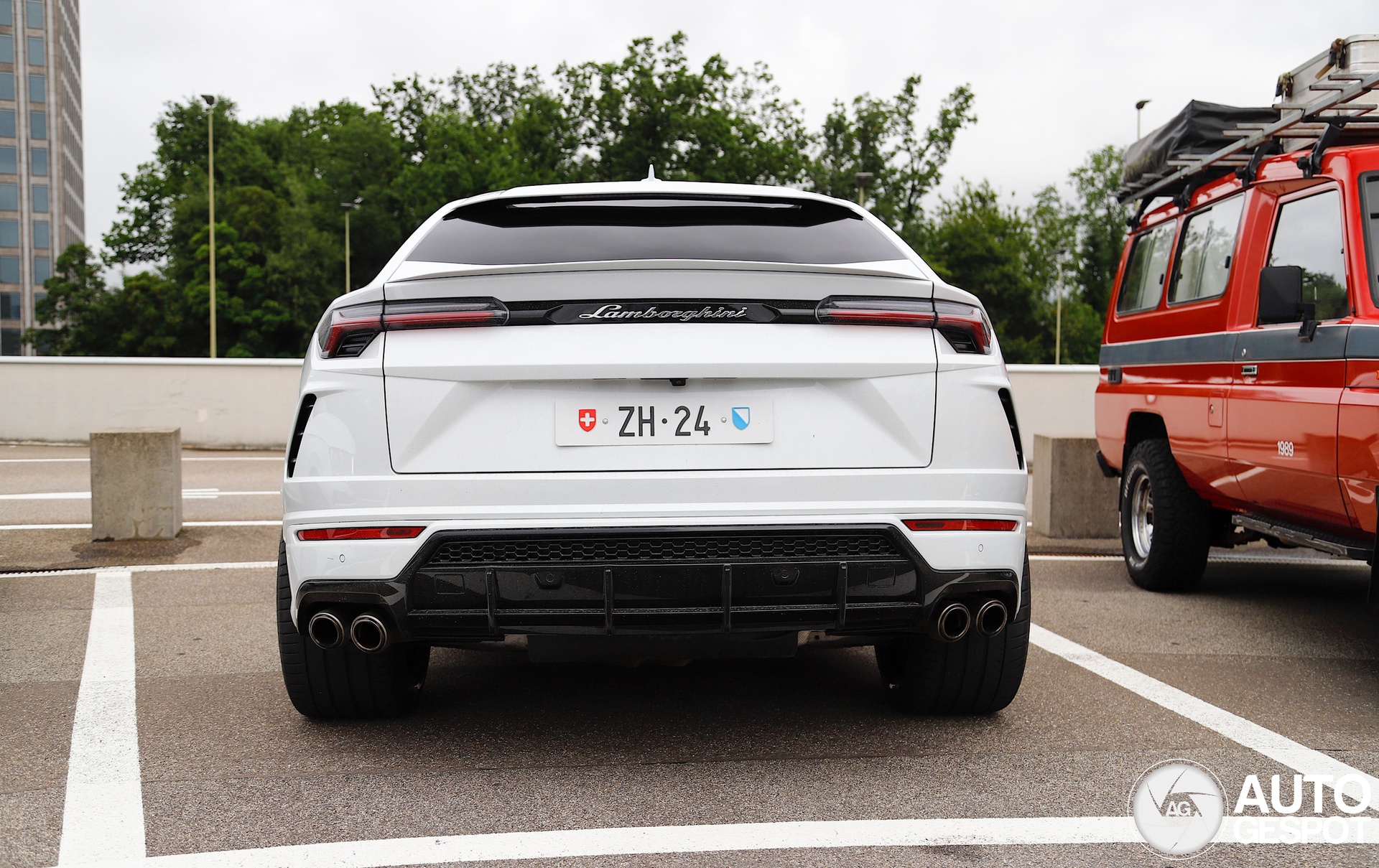 sieu xe,  bien so,  lamborghini,  thuy si,  lamborghini urus,  dau gia,  urus s,  urus performante,  urus se,  euro,  bong da anh 2