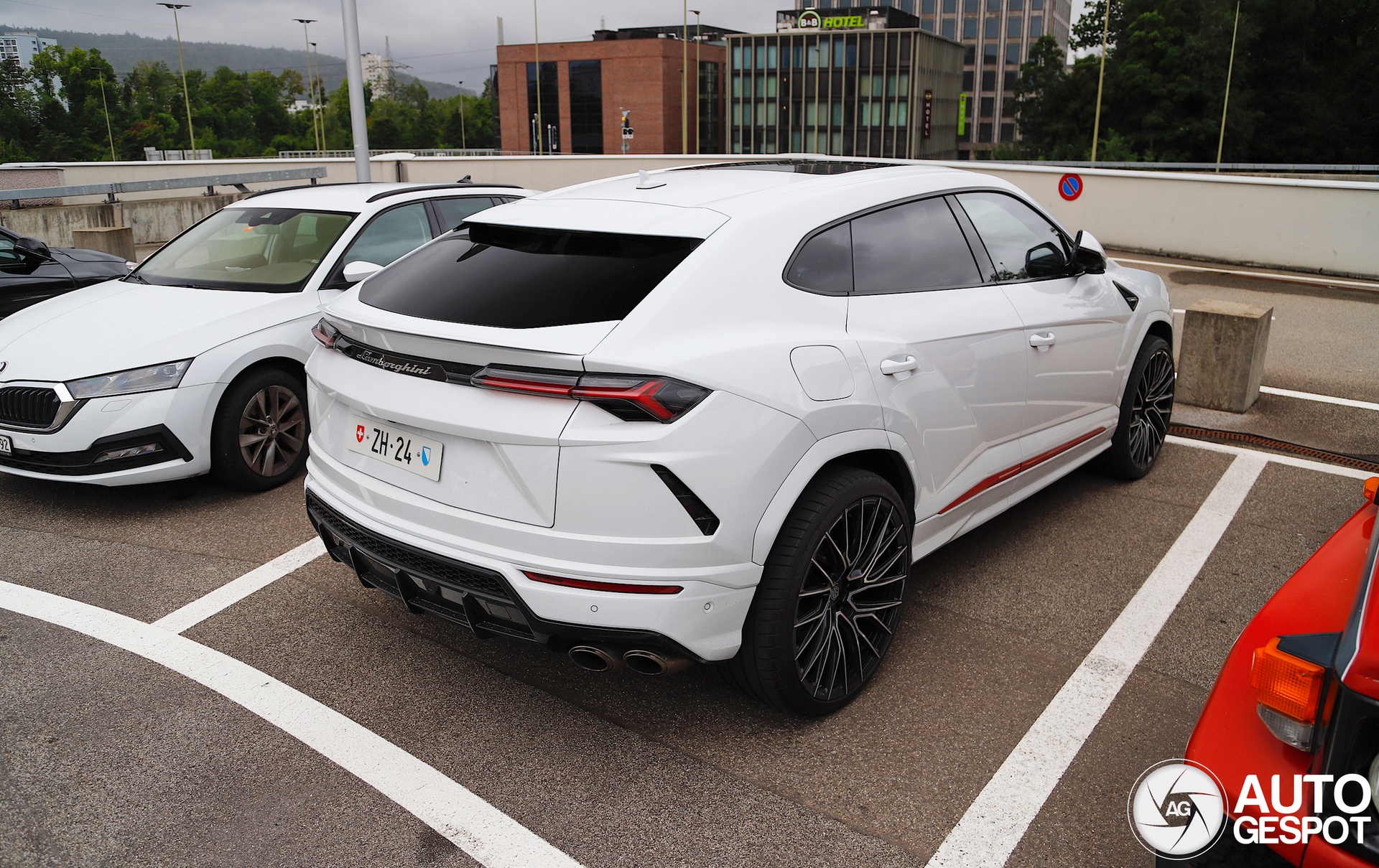 sieu xe,  bien so,  lamborghini,  thuy si,  lamborghini urus,  dau gia,  urus s,  urus performante,  urus se,  euro,  bong da anh 6