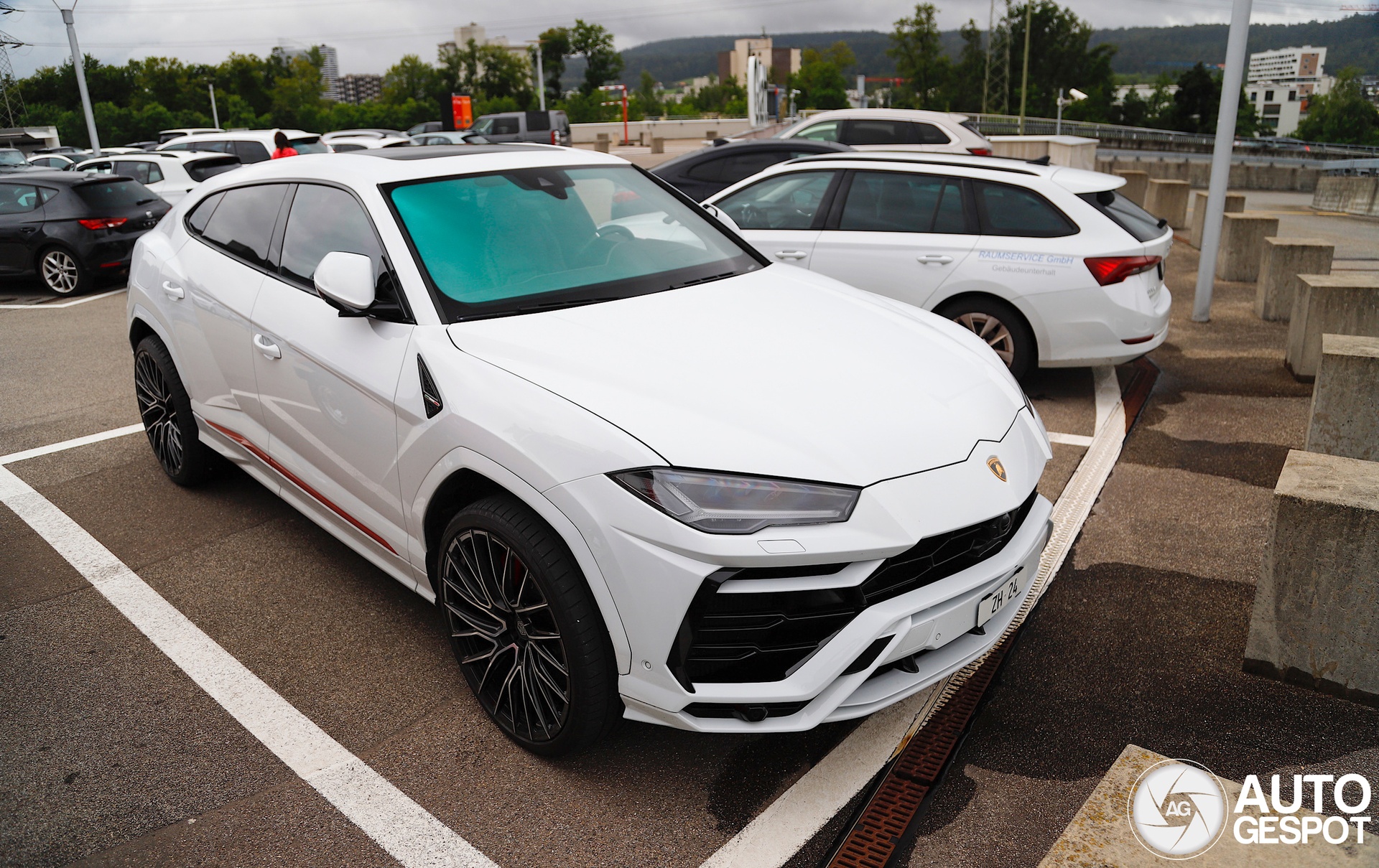 sieu xe,  bien so,  lamborghini,  thuy si,  lamborghini urus,  dau gia,  urus s,  urus performante,  urus se,  euro,  bong da anh 7