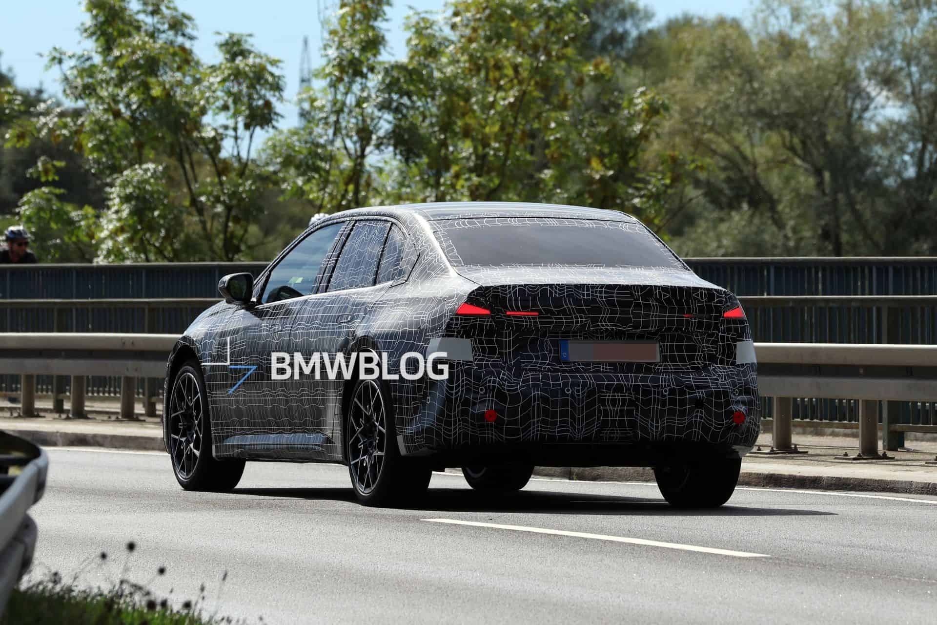 bmw,  bmw i3,  bmw i3 sedan,  i3,  i3 sedan,  ix3,  bmw ix3,  mercedes-benz,  mercedes,  eq,  mercedes-eq,  glc,  glc eq,  c-class,  c-class eq,  xe dien,  ev anh 4