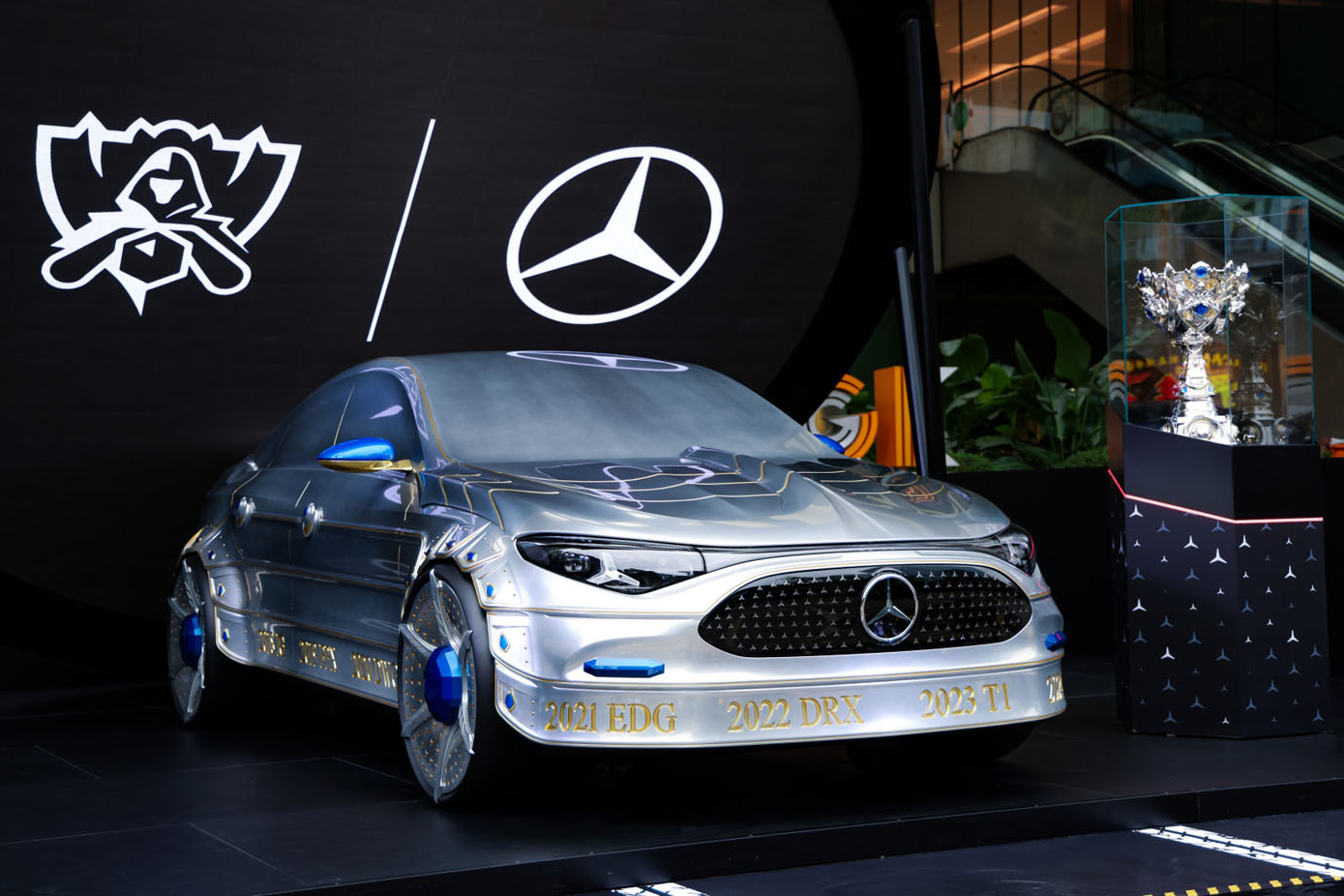 t1,  lien minh,  lien minh huyen thoai,  lol,  chung ket the gioi,  faker,  mercedes,  g580,  g580 eq,  xe dien,  ev,  trung quoc anh 11