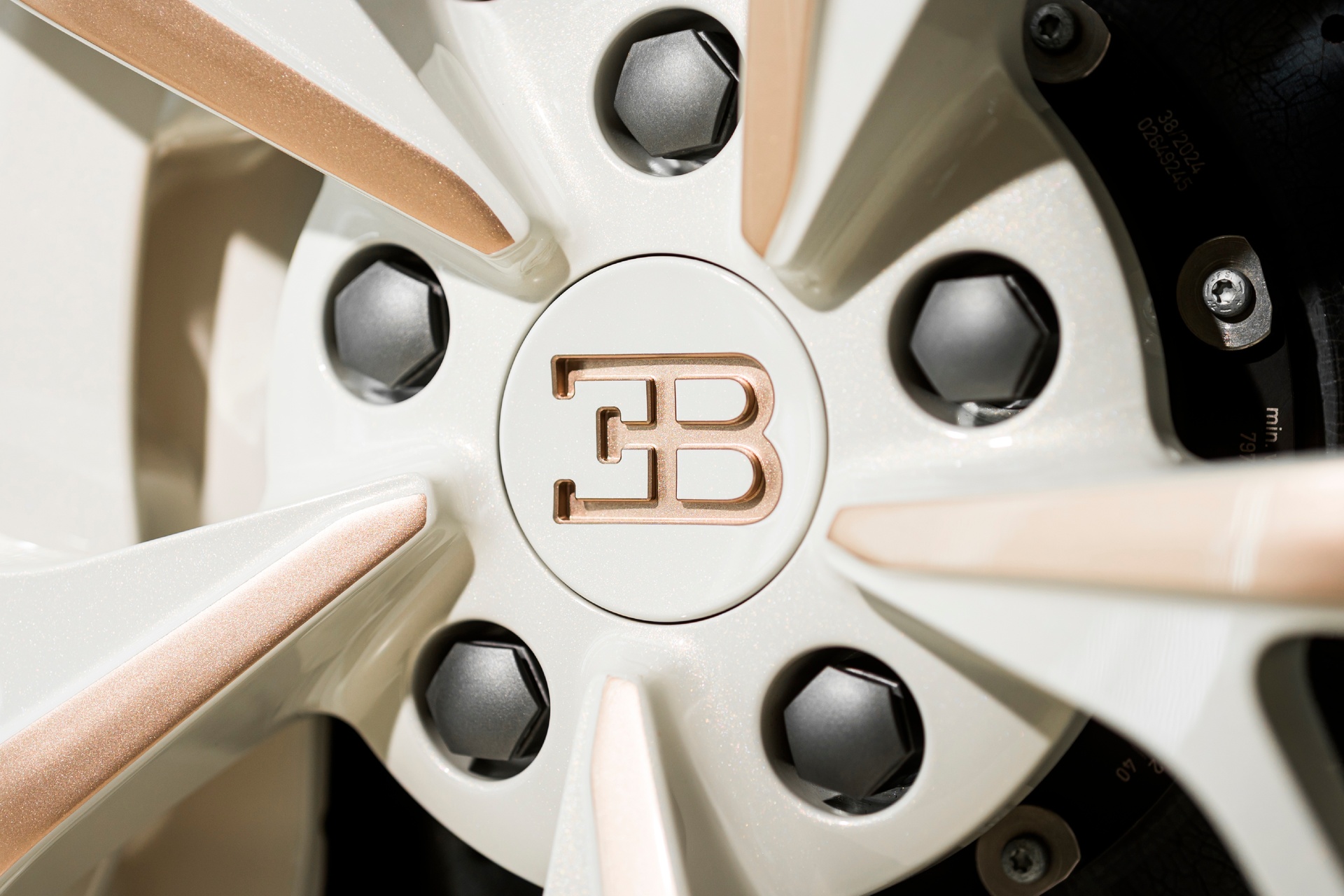 Bugatti,  W16 Mistral,  La Perle Rare,  Bugatti W16 Mistral,  sieu xe,  canada,  hypercar,  dai gia anh 4