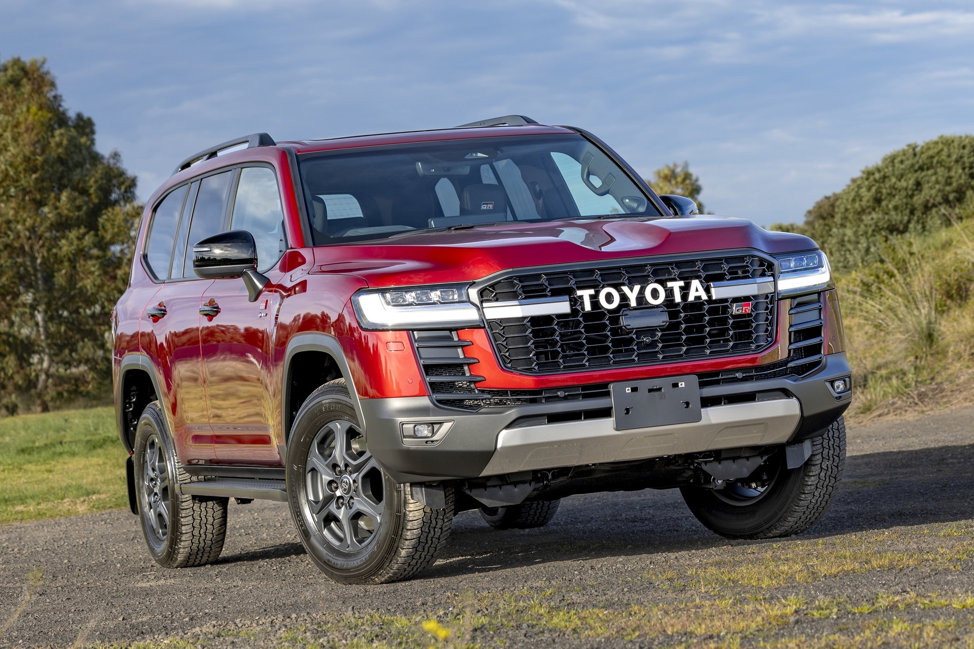toyota land cruiser,  land cruiser 300,  toyota,  nhat ban,  australia,  hybrid,  performance hybrid,  gr sport,  sahara zx,  suv anh 1