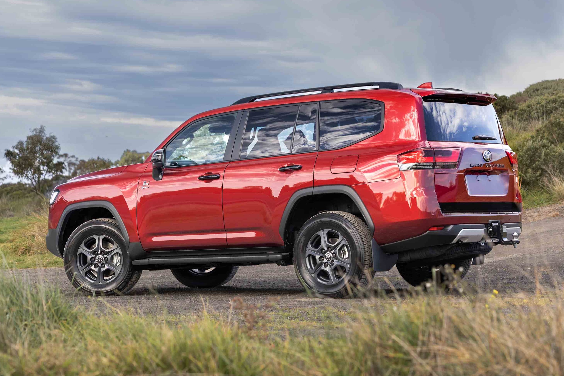 toyota land cruiser,  land cruiser 300,  toyota,  nhat ban,  australia,  hybrid,  performance hybrid,  gr sport,  sahara zx,  suv anh 12