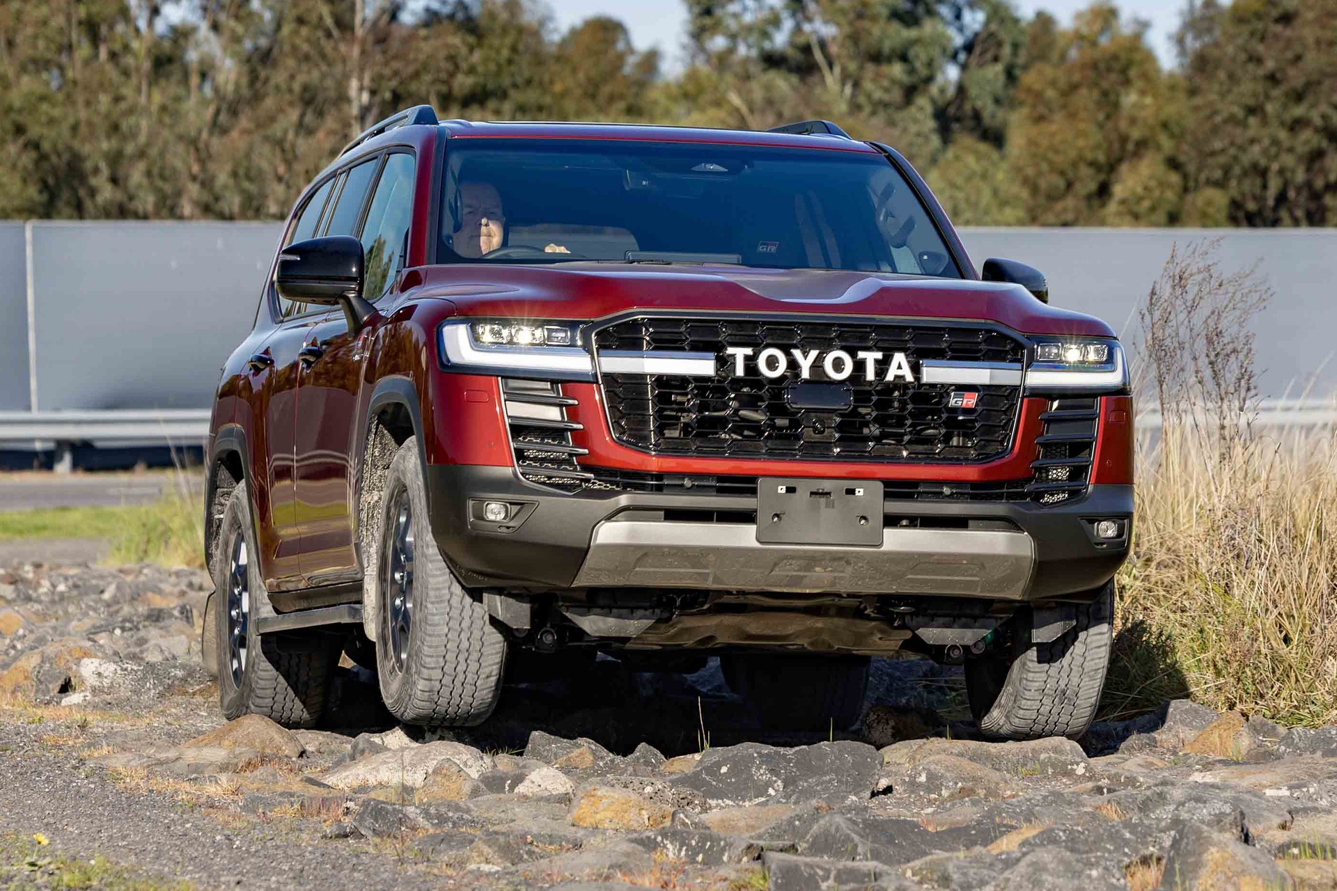 toyota land cruiser,  land cruiser 300,  toyota,  nhat ban,  australia,  hybrid,  performance hybrid,  gr sport,  sahara zx,  suv anh 7