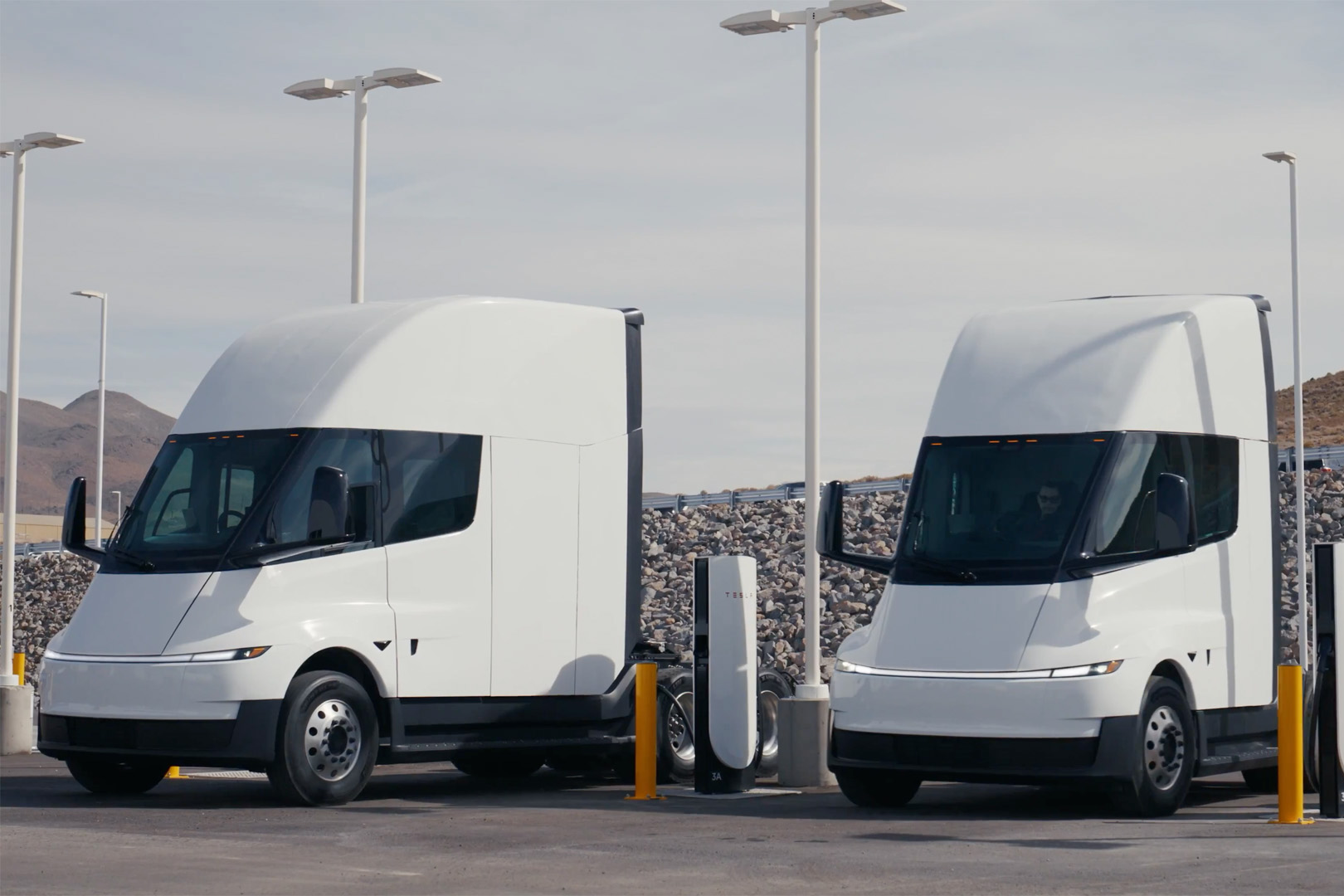 tesla semi,  tesla,  xe dien,  xe dau keo,  wattev,  california,  my anh 3