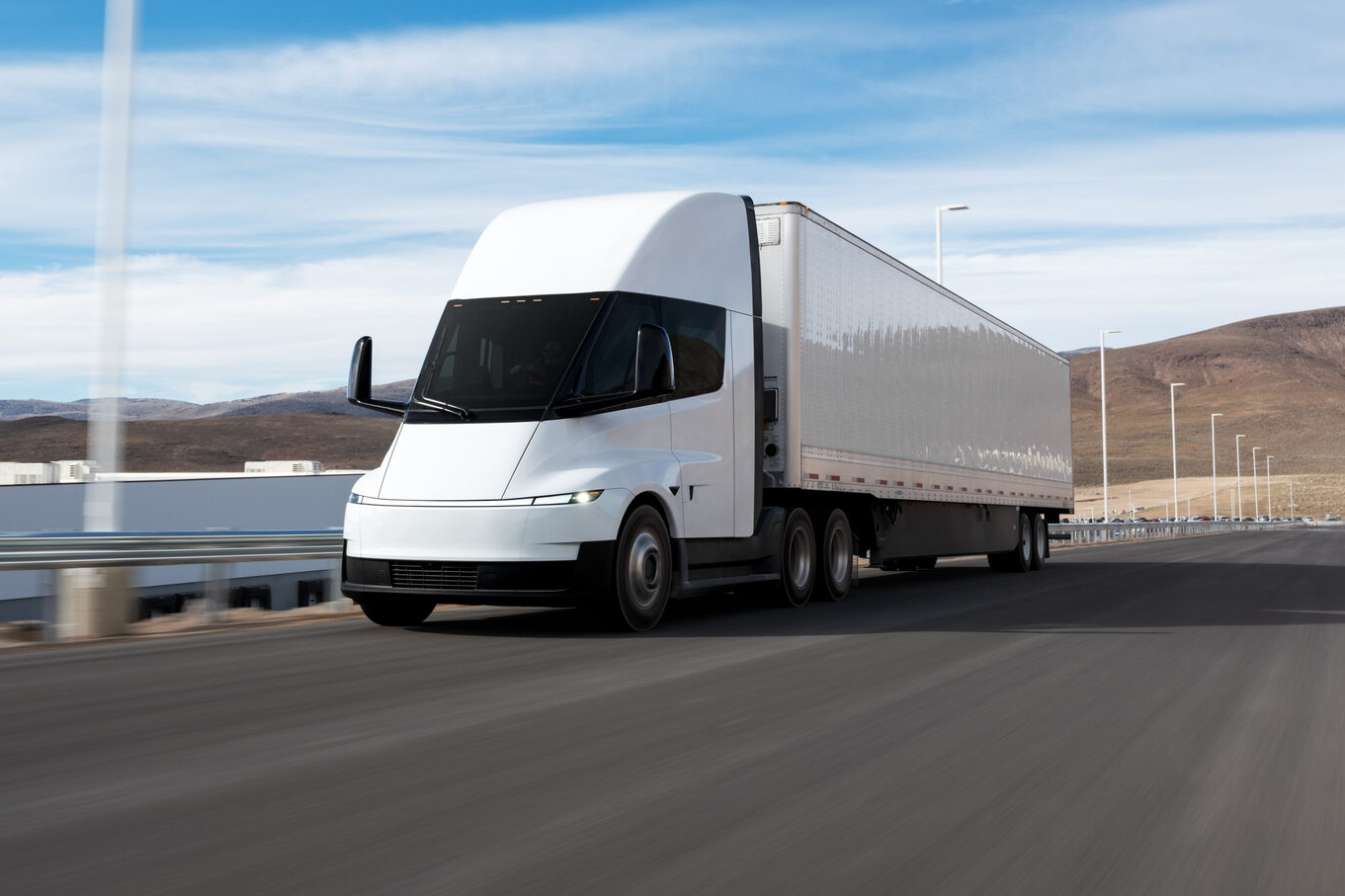 tesla semi,  tesla,  xe dien,  xe dau keo,  wattev,  california,  my anh 4