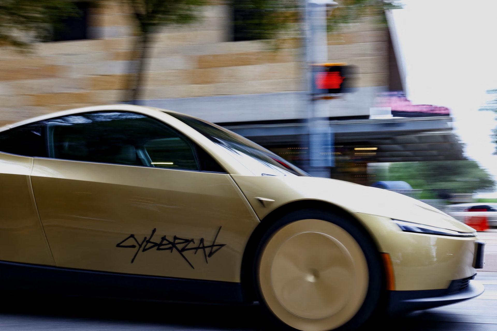 Tesla_Cybercab_Robotaxi_EV_BEV_Launch_Event_3.jpeg