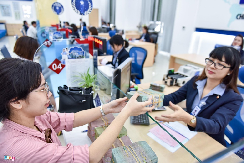 Hon 4.000 nhan vien ngan hang nghi viec nam qua anh 1