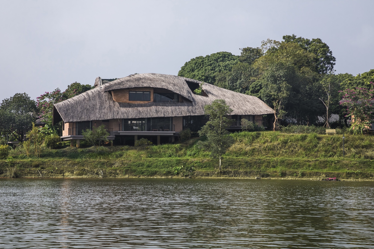 Ngoi nha hinh chiec la giua rung cay o ngoai thanh Ha Noi hinh anh 1 1_thumb_.jpg