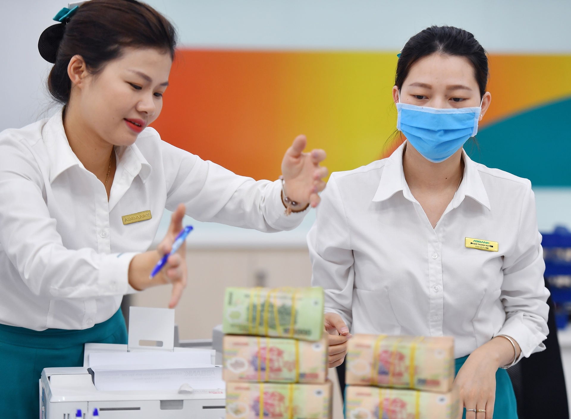 Ngan hang khong con thua tien nhu truoc anh 1