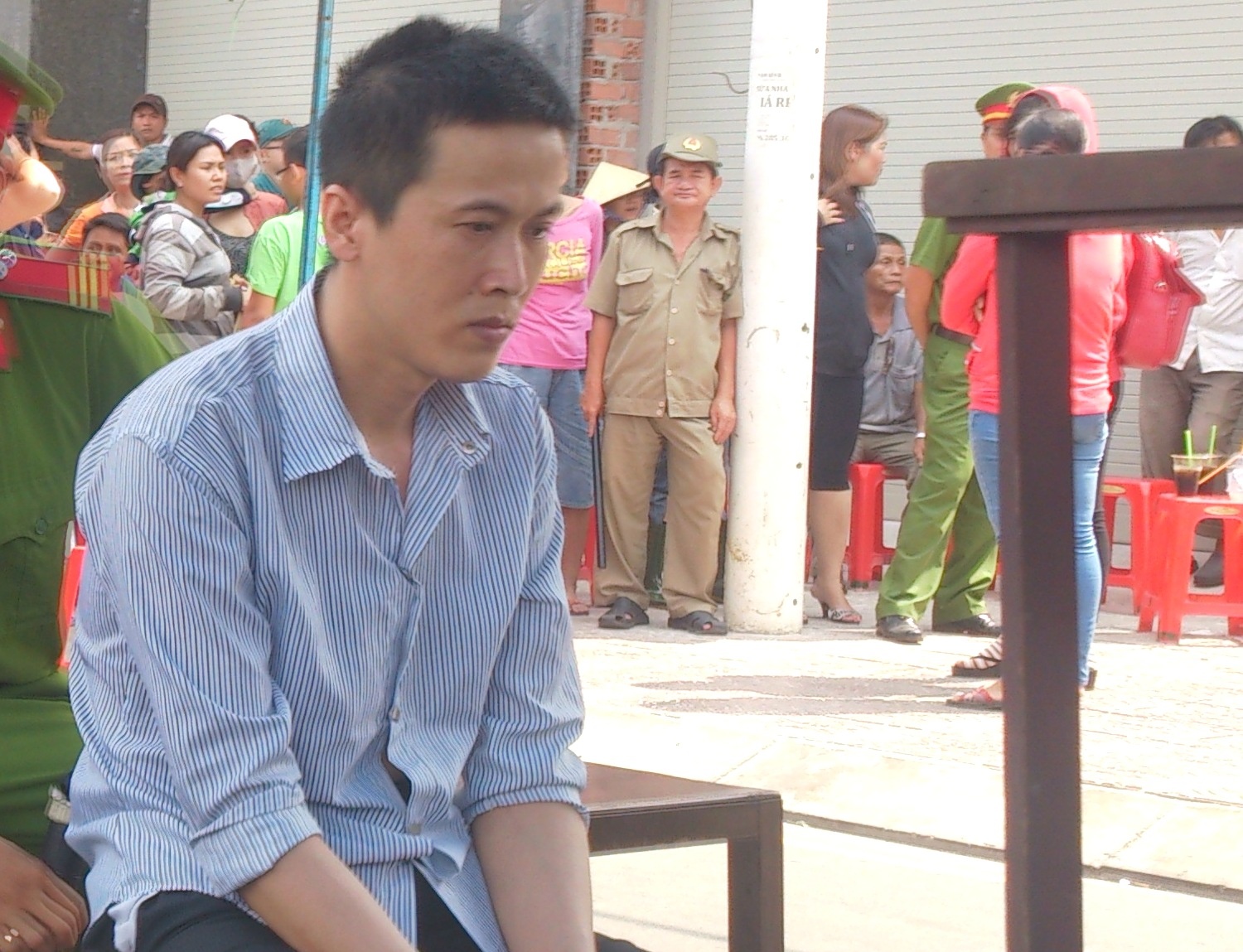 Sơn trước vành móng ngựa. Ảnh: Khắc Thành.