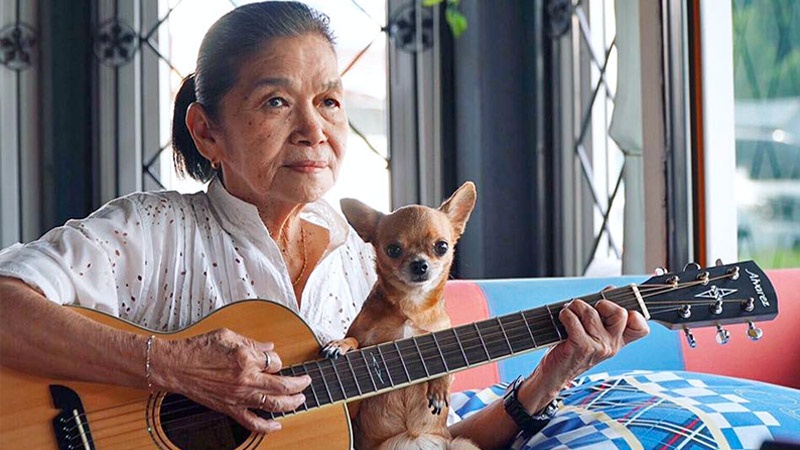 Cu ba tung liet nua mat tro thanh hien tuong mang Thai Lan anh 2