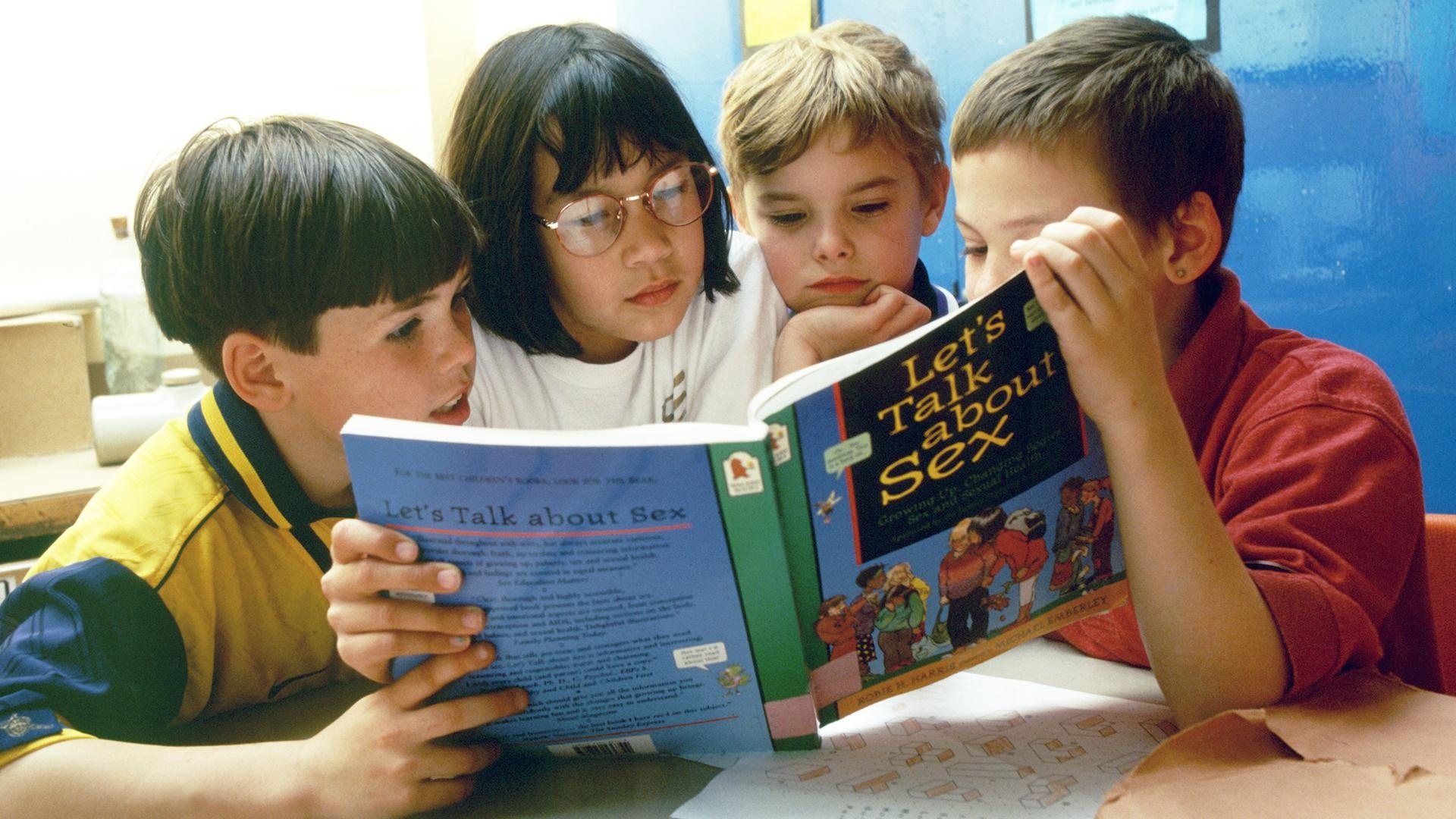 Day cho tre kham pha co the anh 1