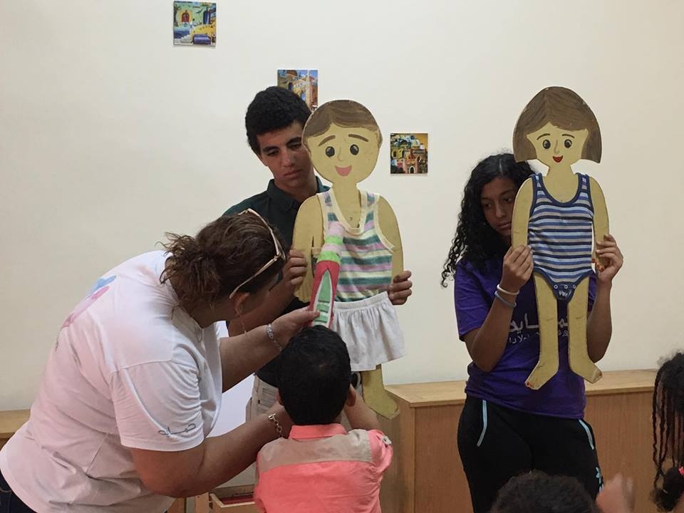 Day cho tre kham pha co the anh 2