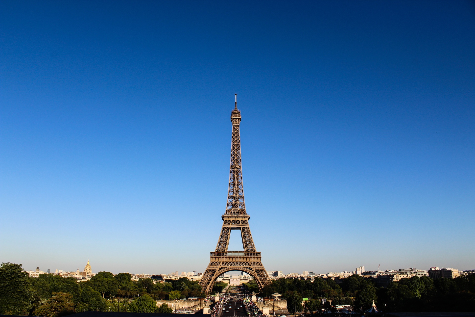 Thap Eiffel can bao tri anh 1