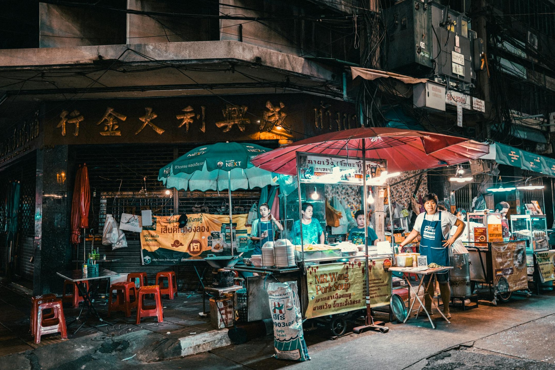 free_photo_of_thanh_ph_dem_d_ng_ph_goc_fotor_20250530105328.jpg