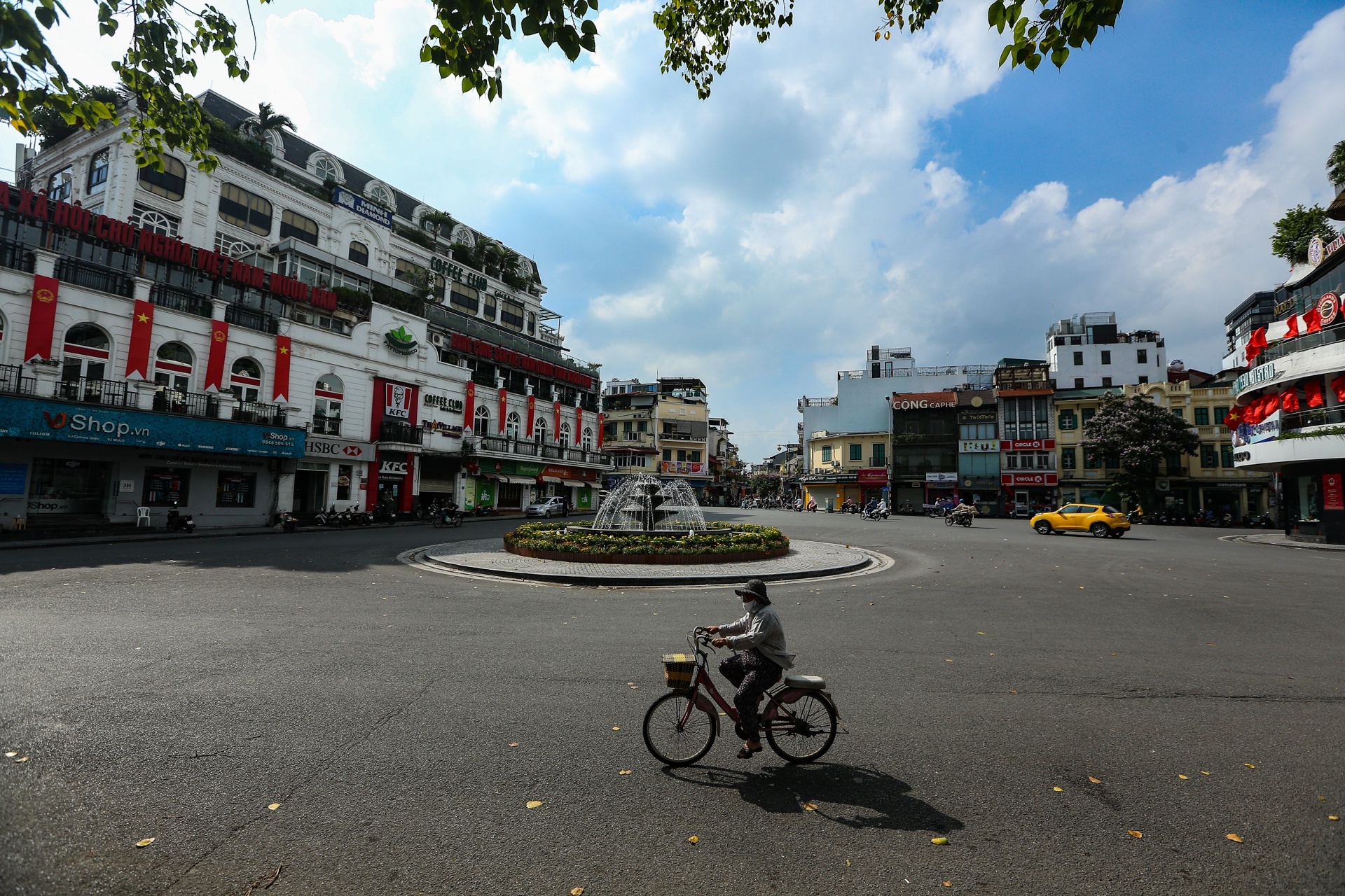 Ha Noi noi long cac dich vu anh 1