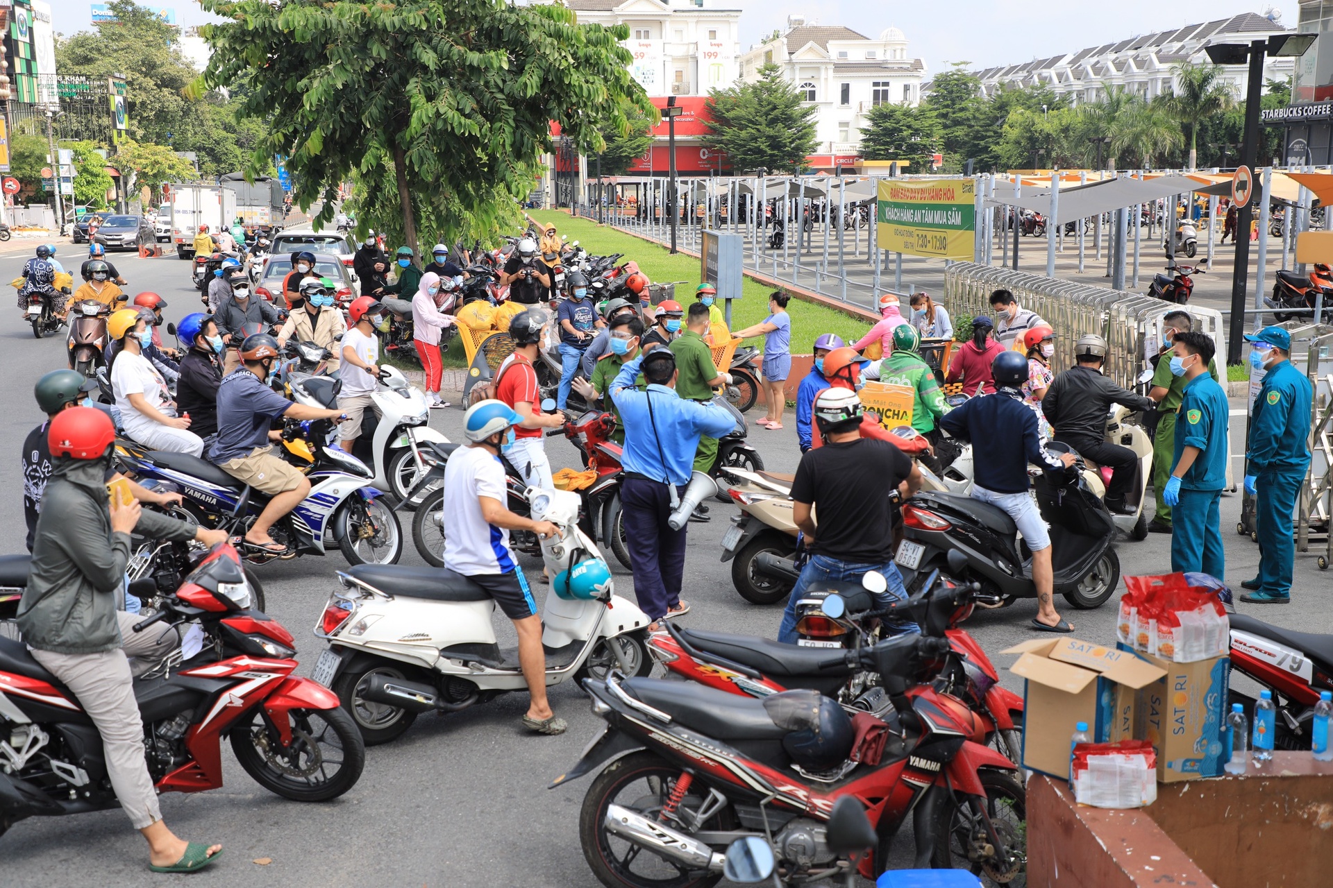 TPHCM khang dinh du hang hoa anh 1