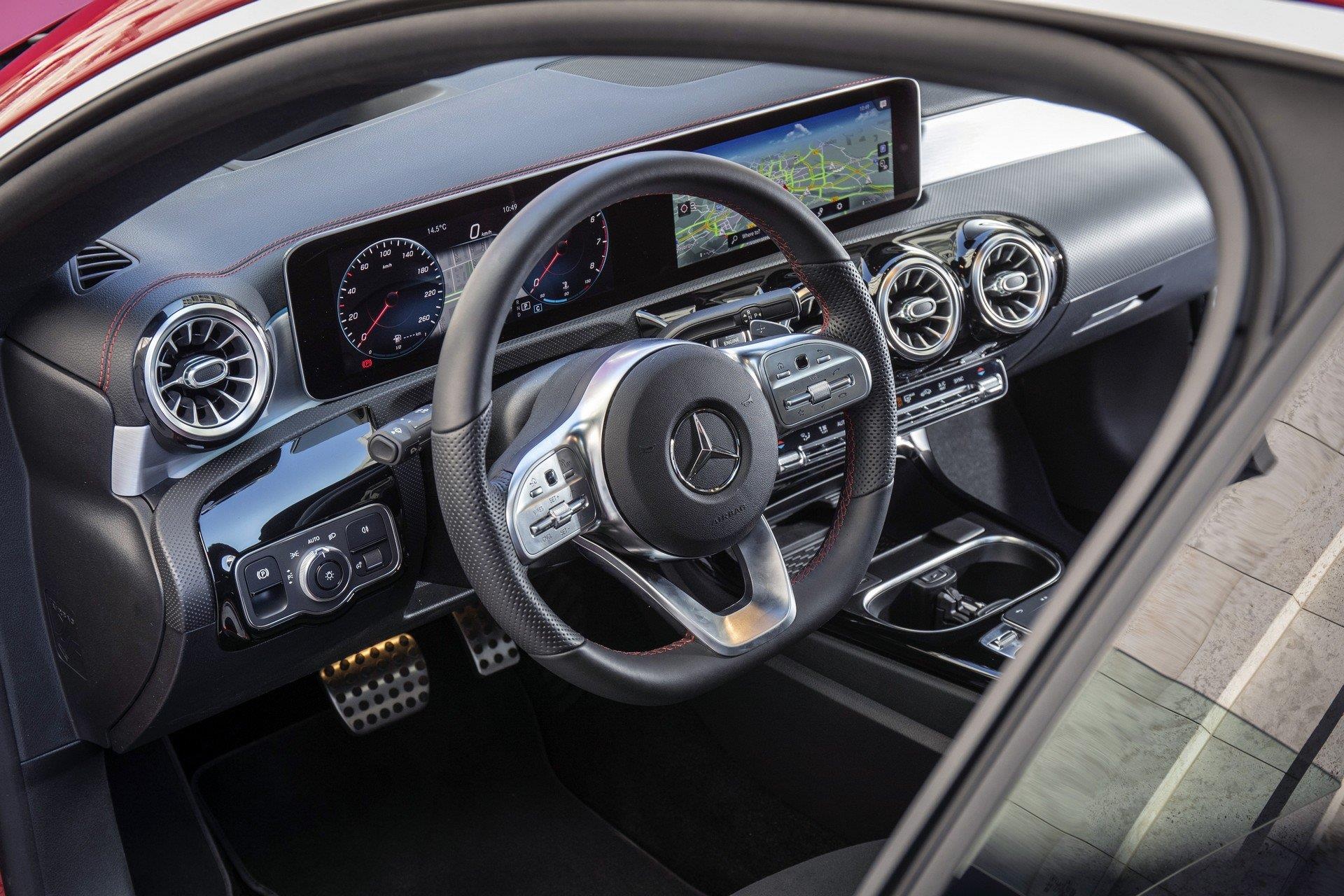 gia ban Mercedes CLA 2020 anh 2