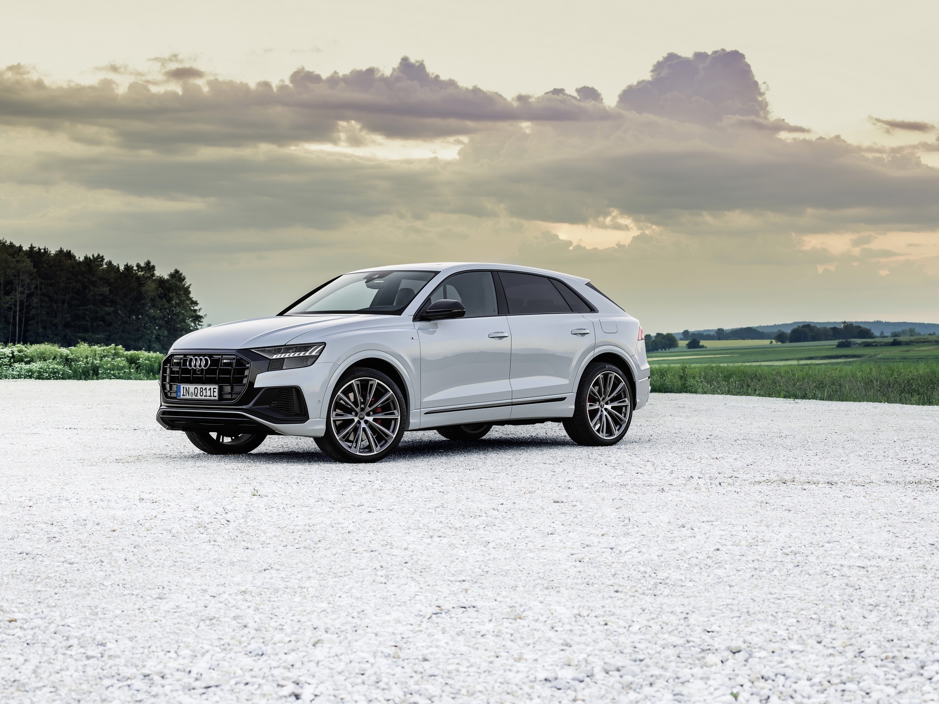 Audi ra mat 2 phien ban Q8 plug-in hybrid moi nhat anh 2