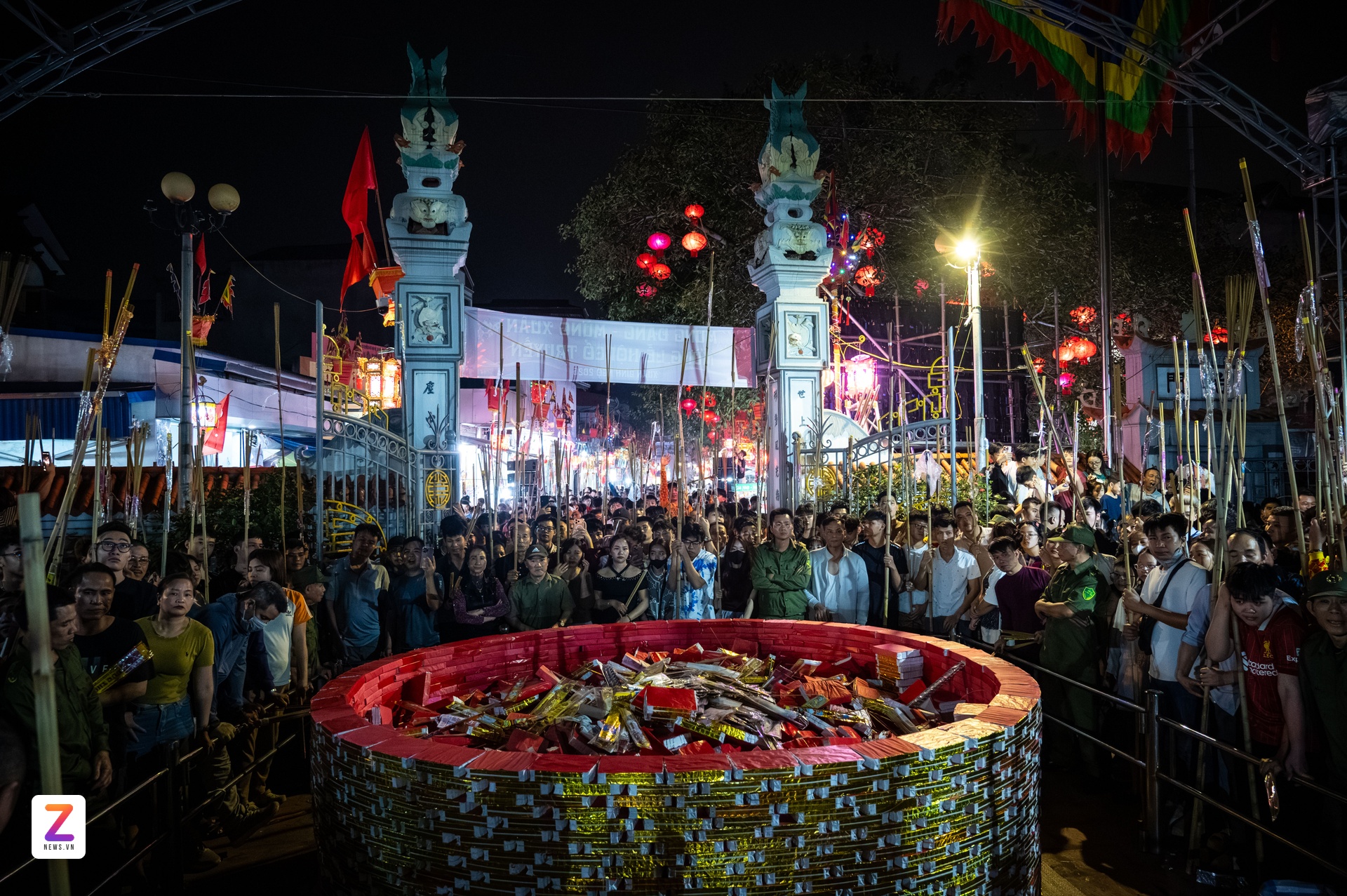 مراسم رژه آتش مقدس، تصویر ۱