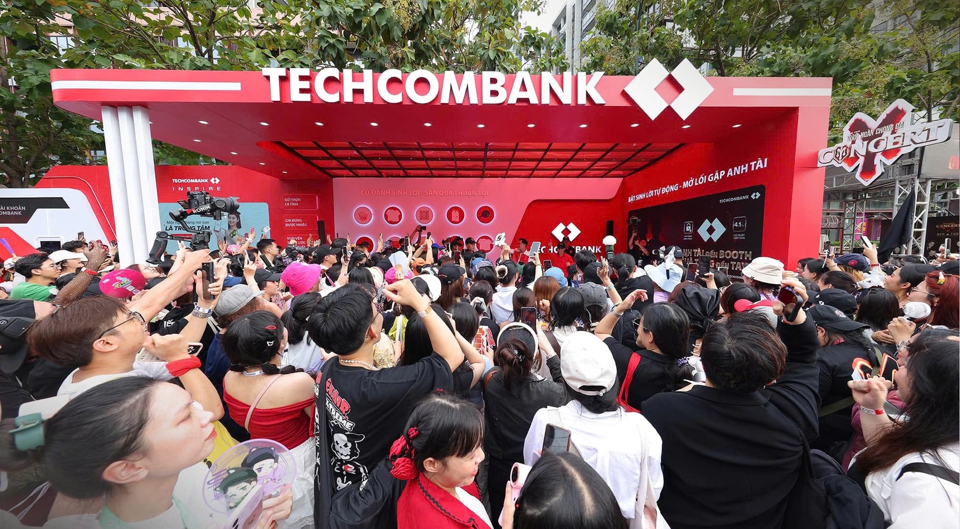 Techcombank, VIB thu lại bao nhiêu tiền từ 2 concert Anh trai