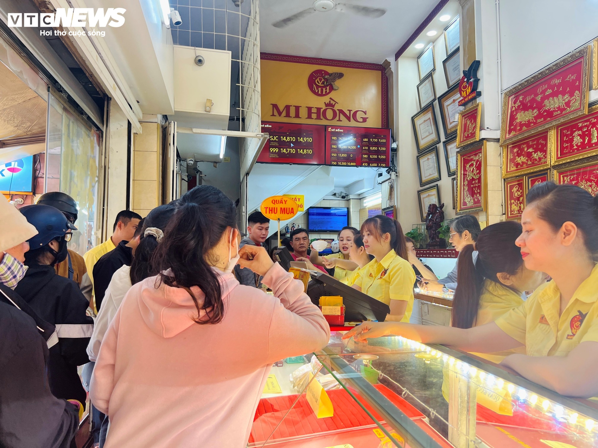 vang cho den, mua vang cho den, dau co vang anh 4