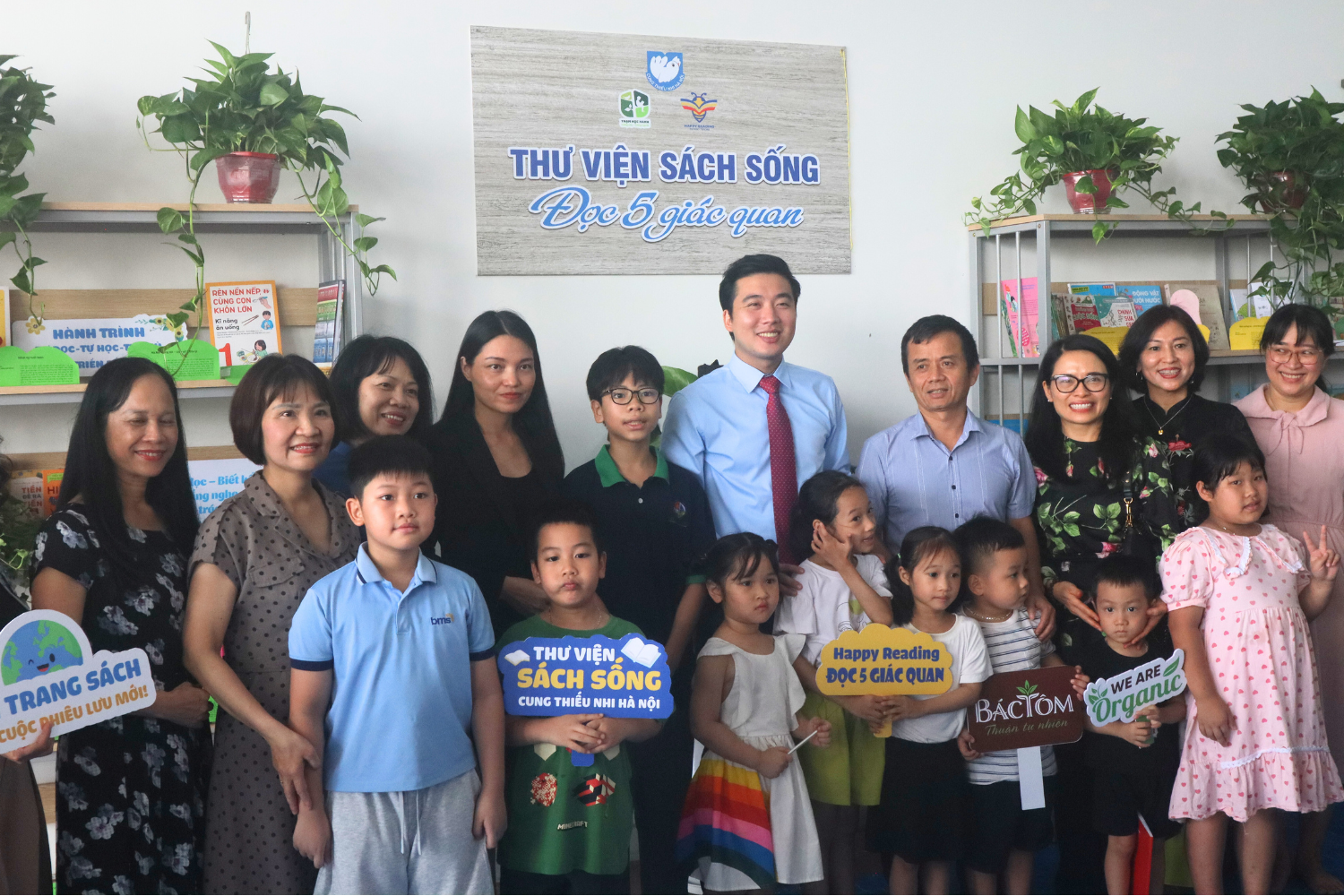van hoa doc, thu vien sach, cung thieu nhi anh 1
