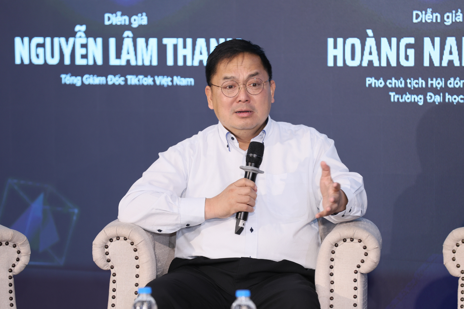 thoi dai thong tin, tri tue nhan tao, dien dan xuat ban, Hoang Nam Tien anh 1