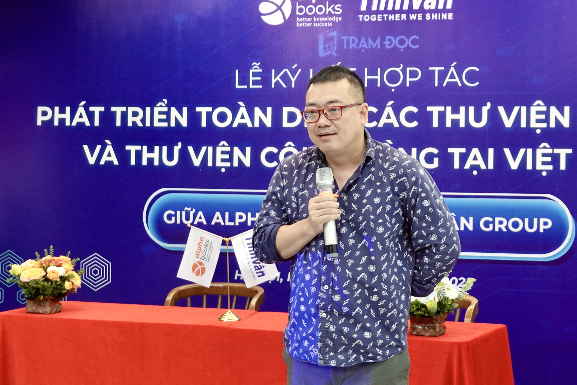 Thu vien, mang luoi tri thuc, Nguyen Canh Binh, Alpha Group, he thong thu vien anh 1
