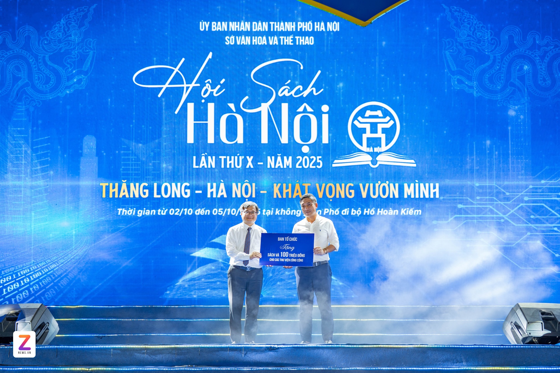 khai mac Hoi sach, Hoi sach Ha Noi, pho di bo, Ho Guom, hoi sach cuoi nam, su kien sach anh 3
