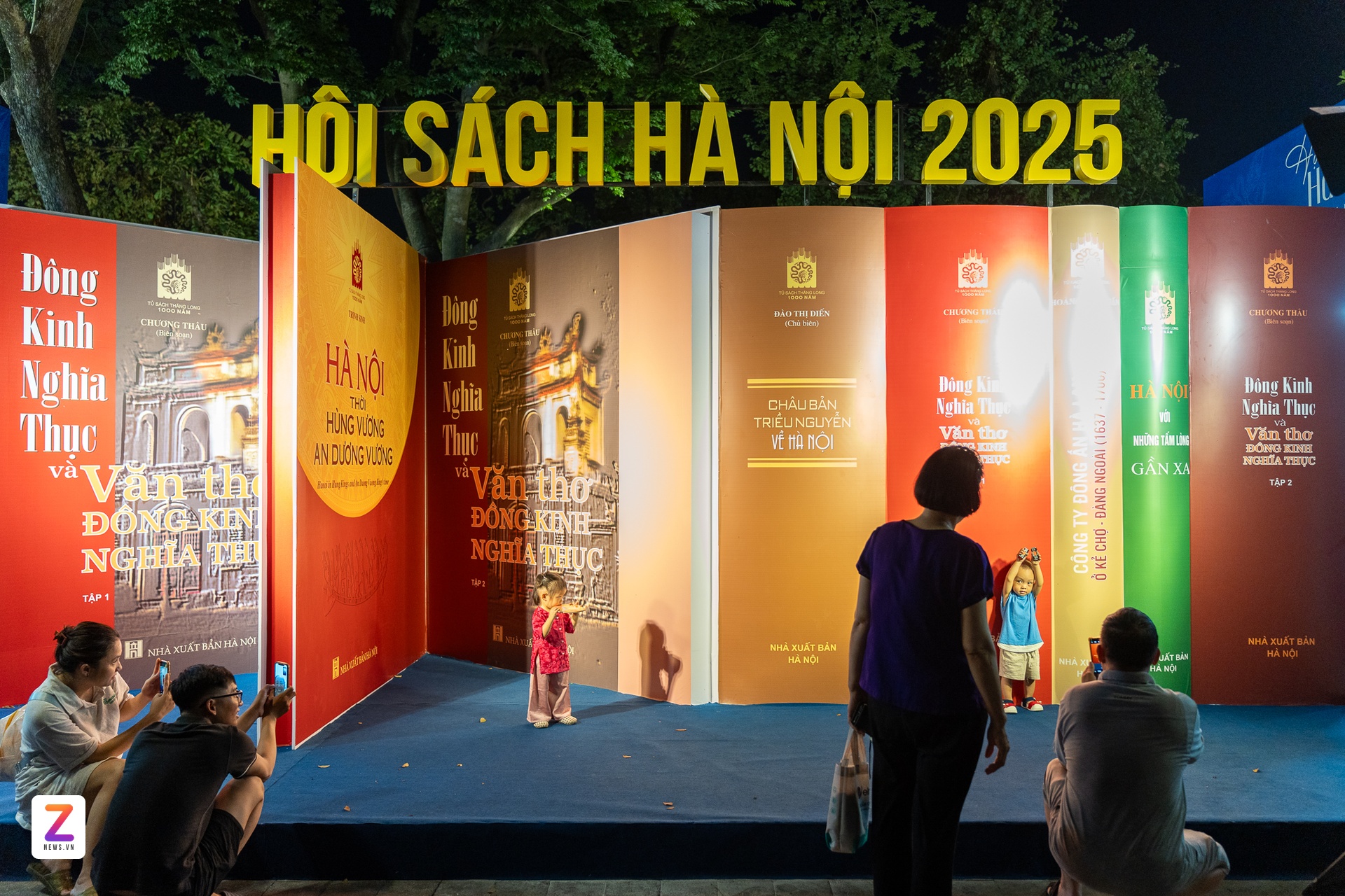 khai mac Hoi sach, Hoi sach Ha Noi, pho di bo, Ho Guom, hoi sach cuoi nam, su kien sach anh 11